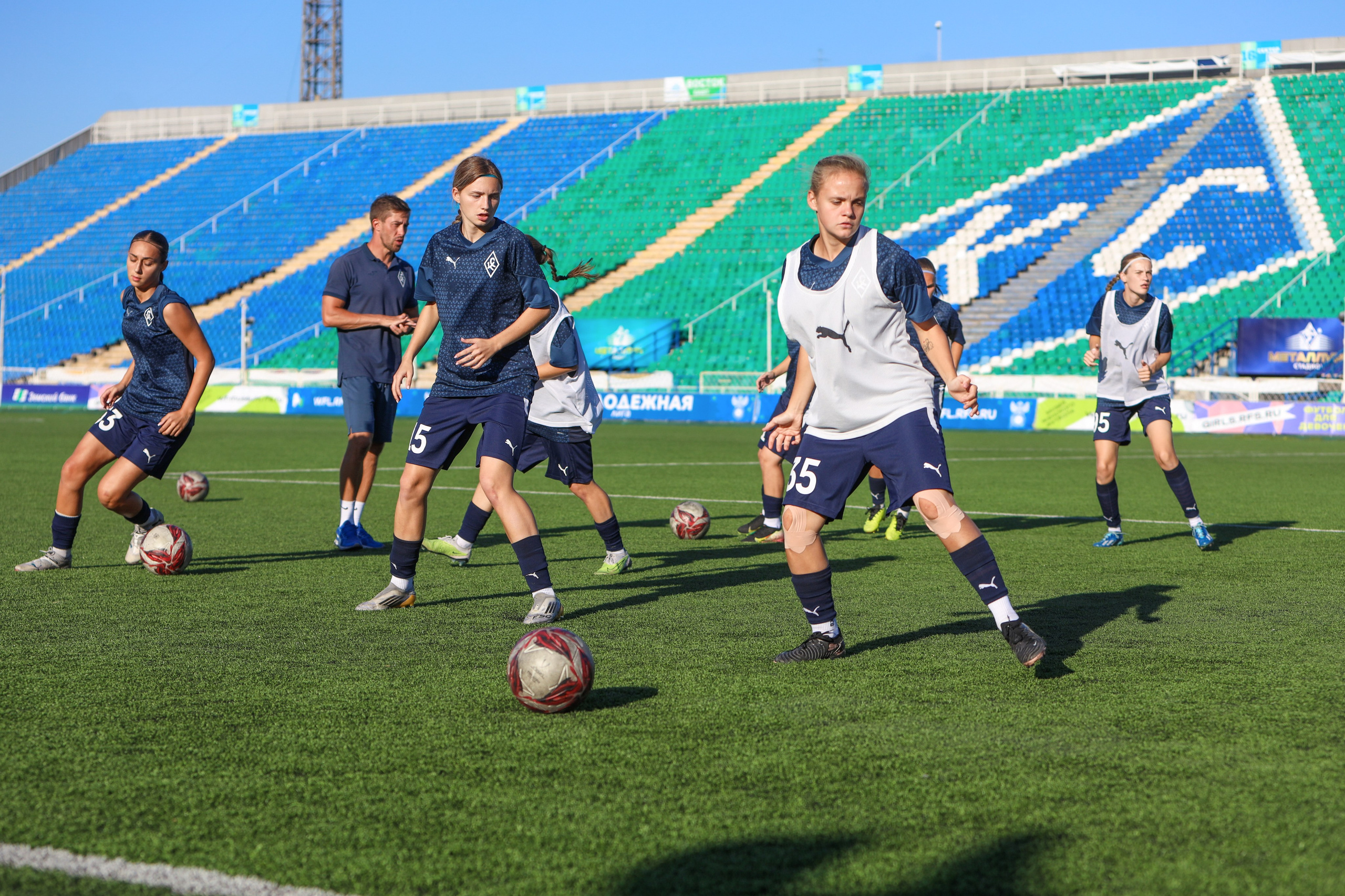 Крылья Советов — Мастер-Сатурн. Молодежная лига по футболу среди женских команд. Спортивный фотограф в Самаре
