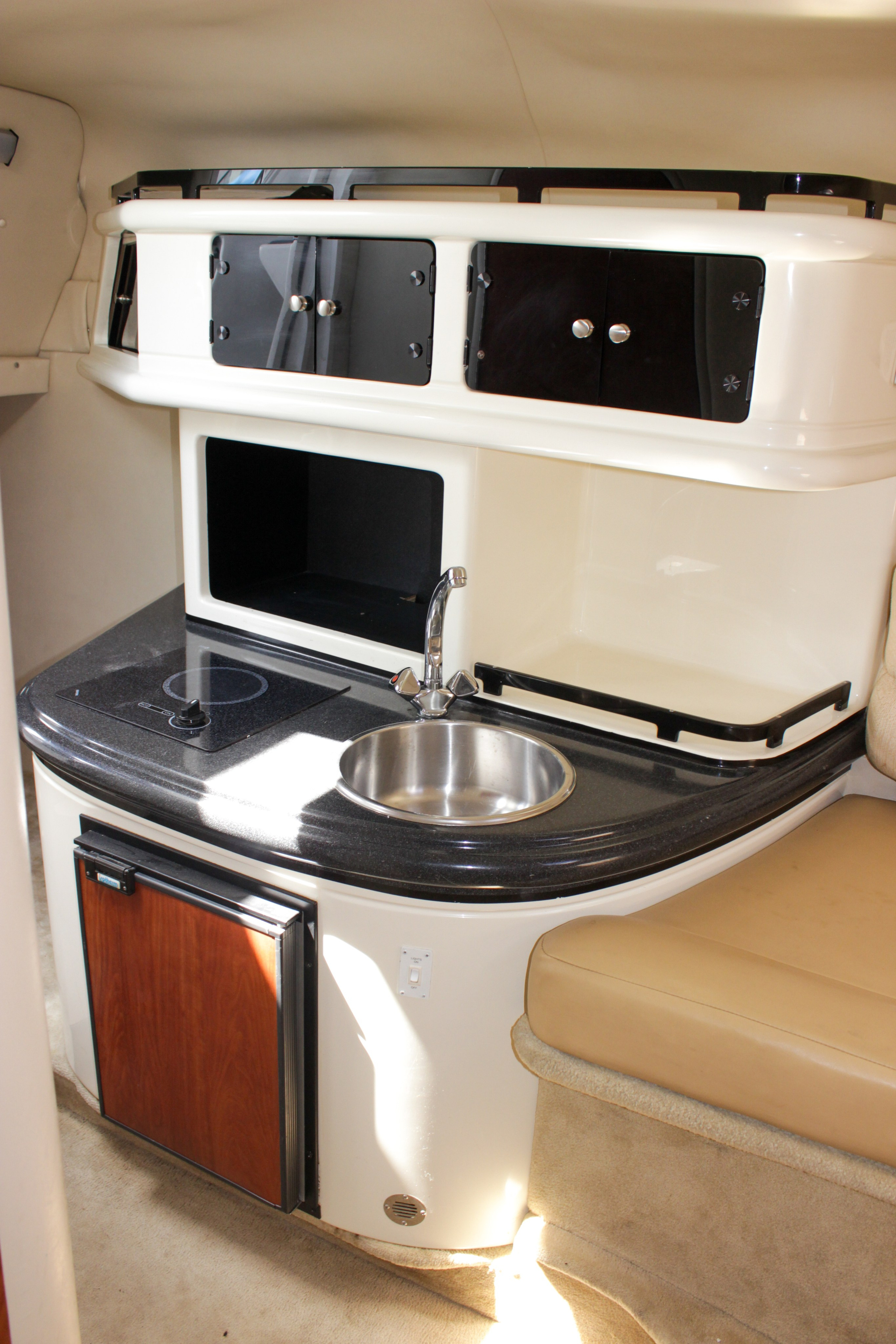 Катер Грейс Аренда Яхты в Сочи Яхтанаморе YACHTANAMORE