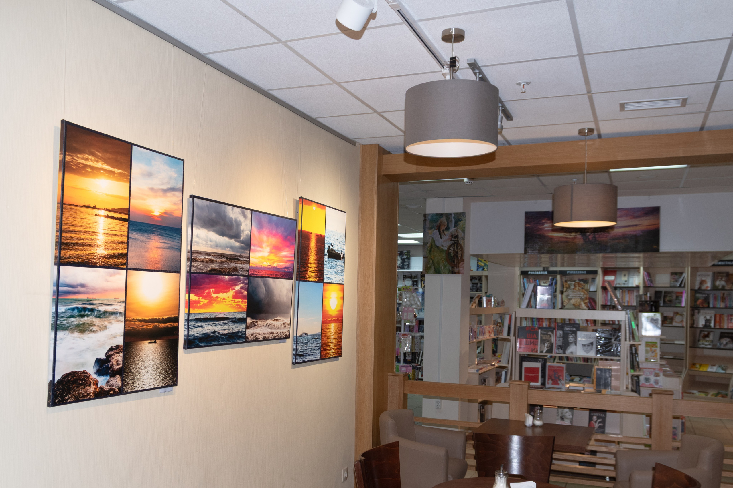 Фотовыставка в Доме книги Абракнигабра (Тверь). Фотограф — оформитель. Москва — Тверь