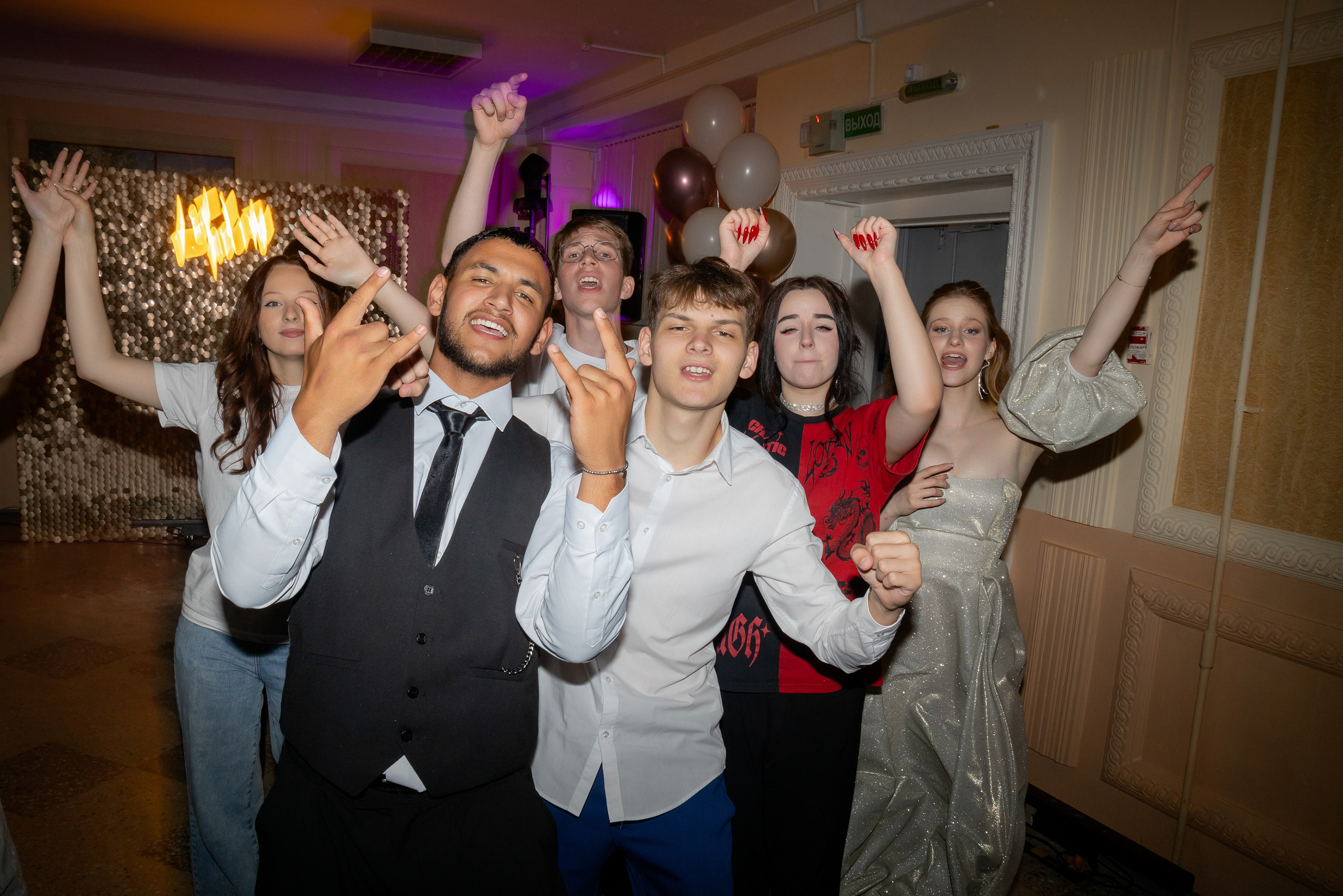 Школьный выпускной 2024 год в Соколе (Минск). Свадебный фотограф в Минске/Беларуси Сергей Спиридонов