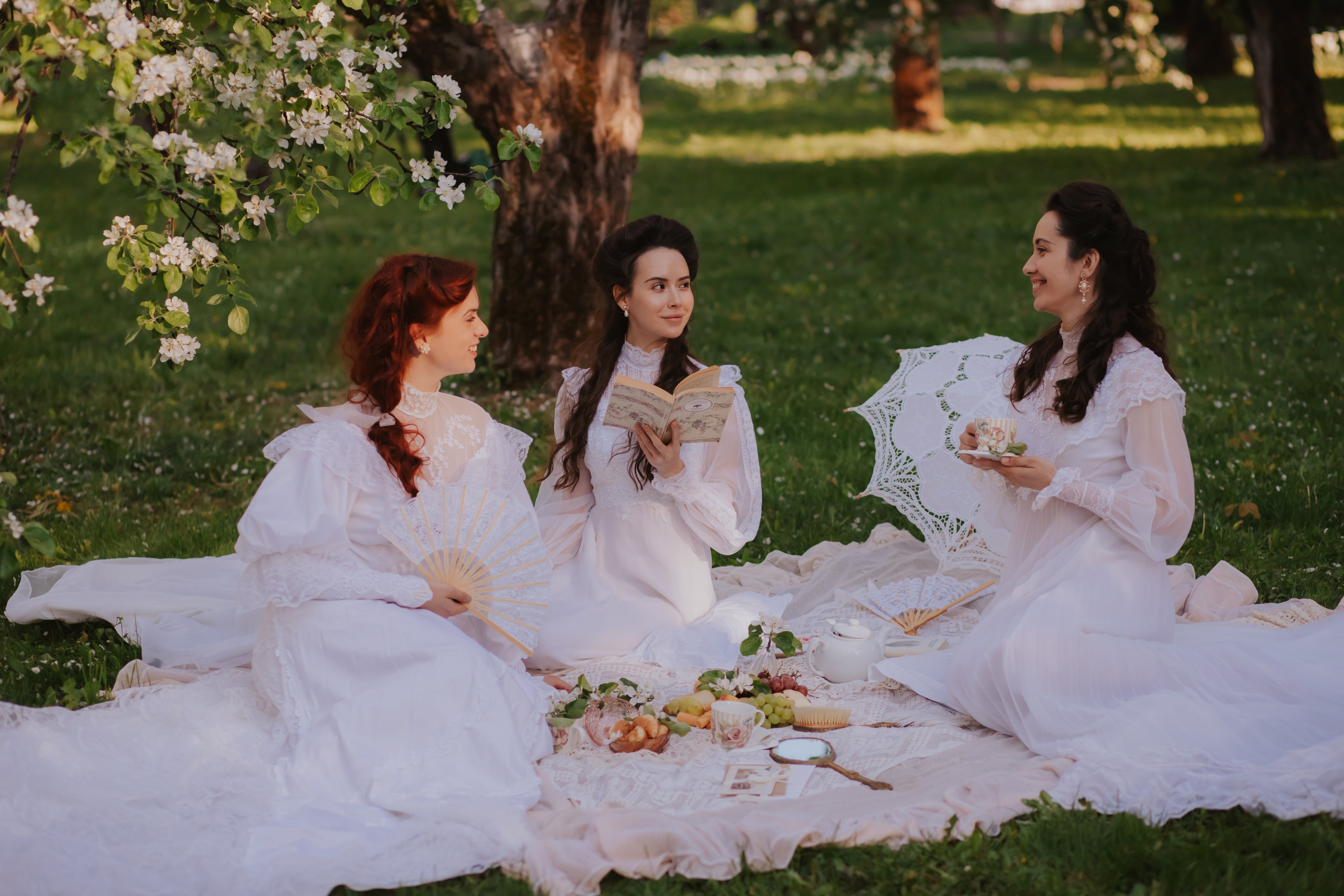 Яблоневый сад. Художественная винтажная фотография