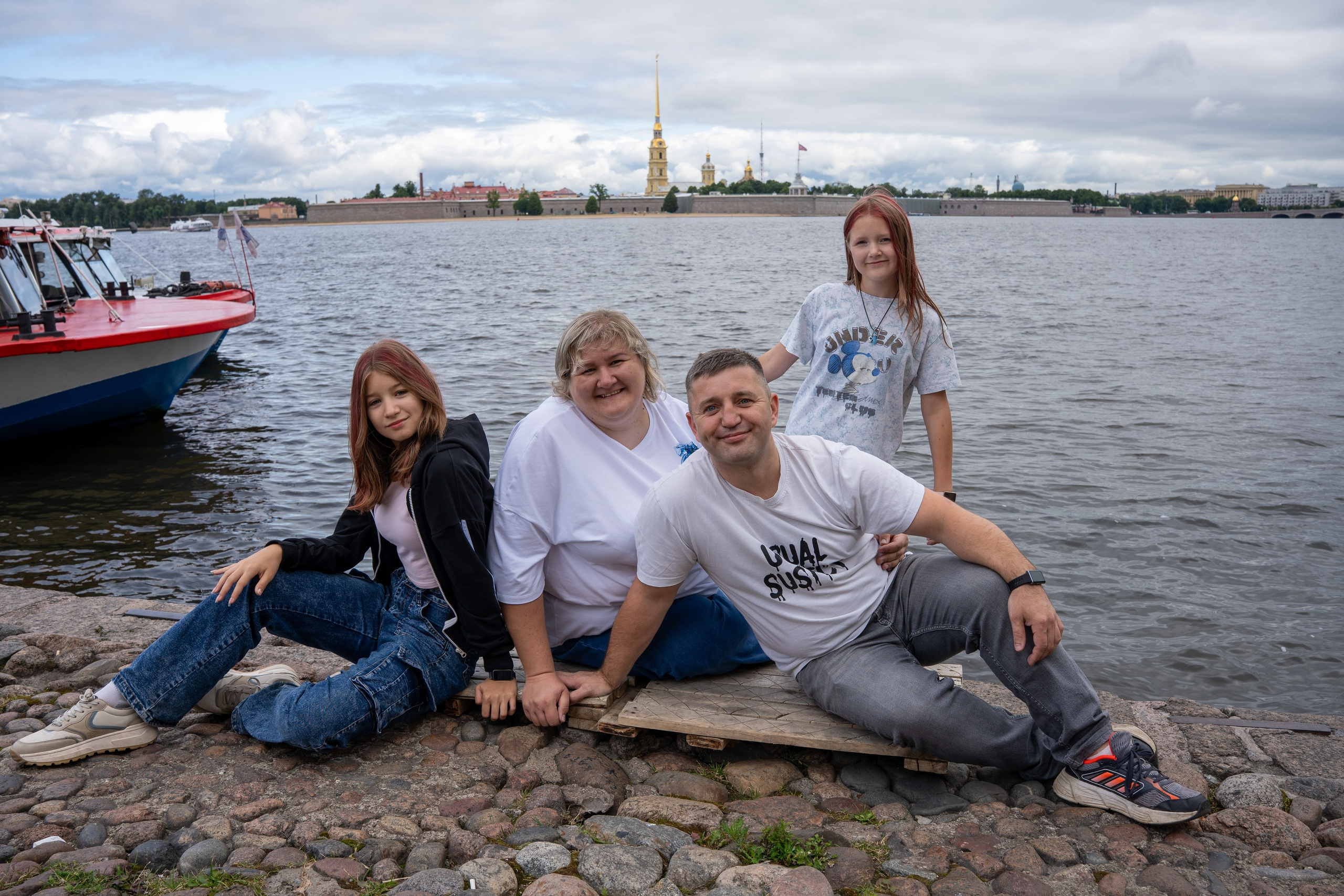 Семейная фотосессия по достопримечательностям Питера. Студийный и портретный фотограф в САНКТ-ПЕТЕРБУРГЕИрина Махаон