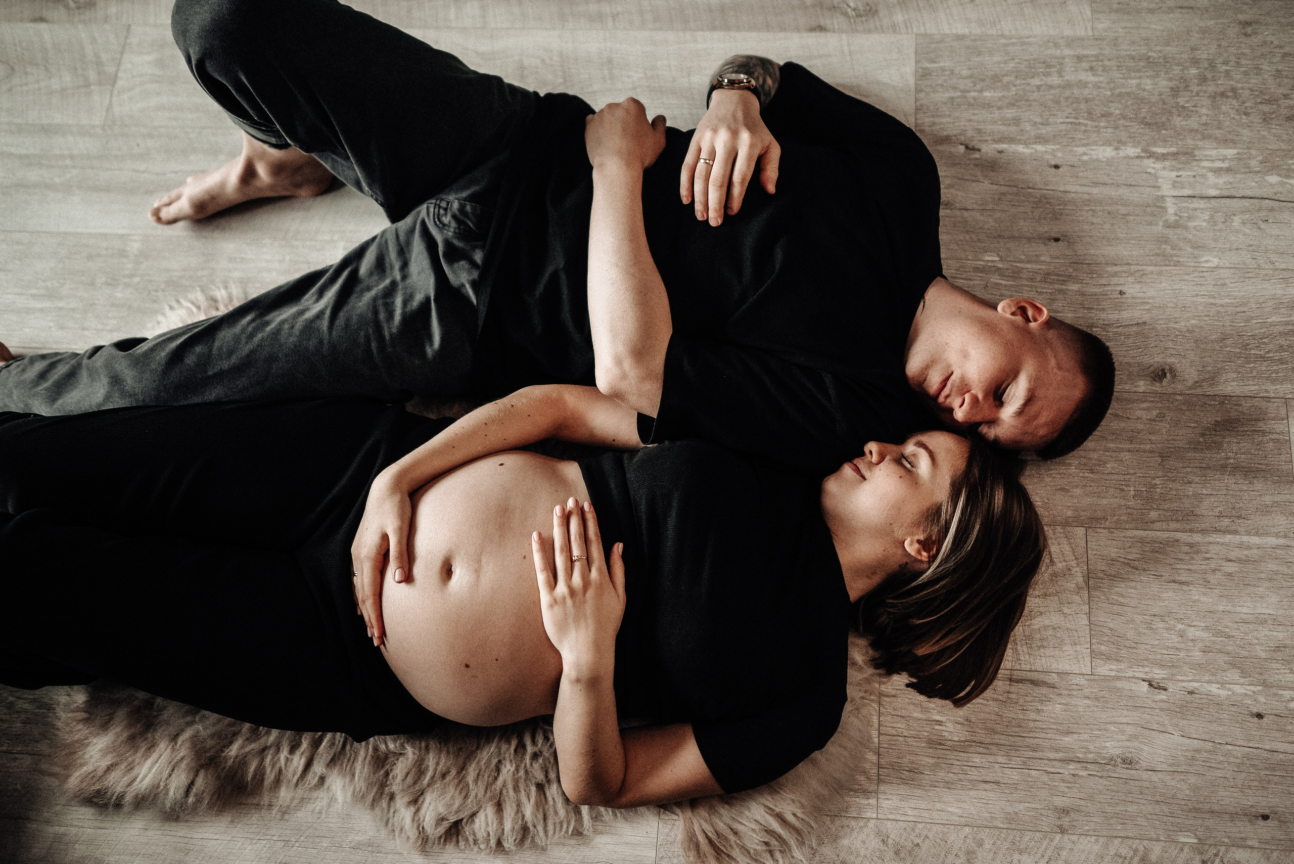 Миша и Ирина в ожидании чуда в домашней обстановке. Свадебный и портретный фотограф в Липецке Юлия Свит