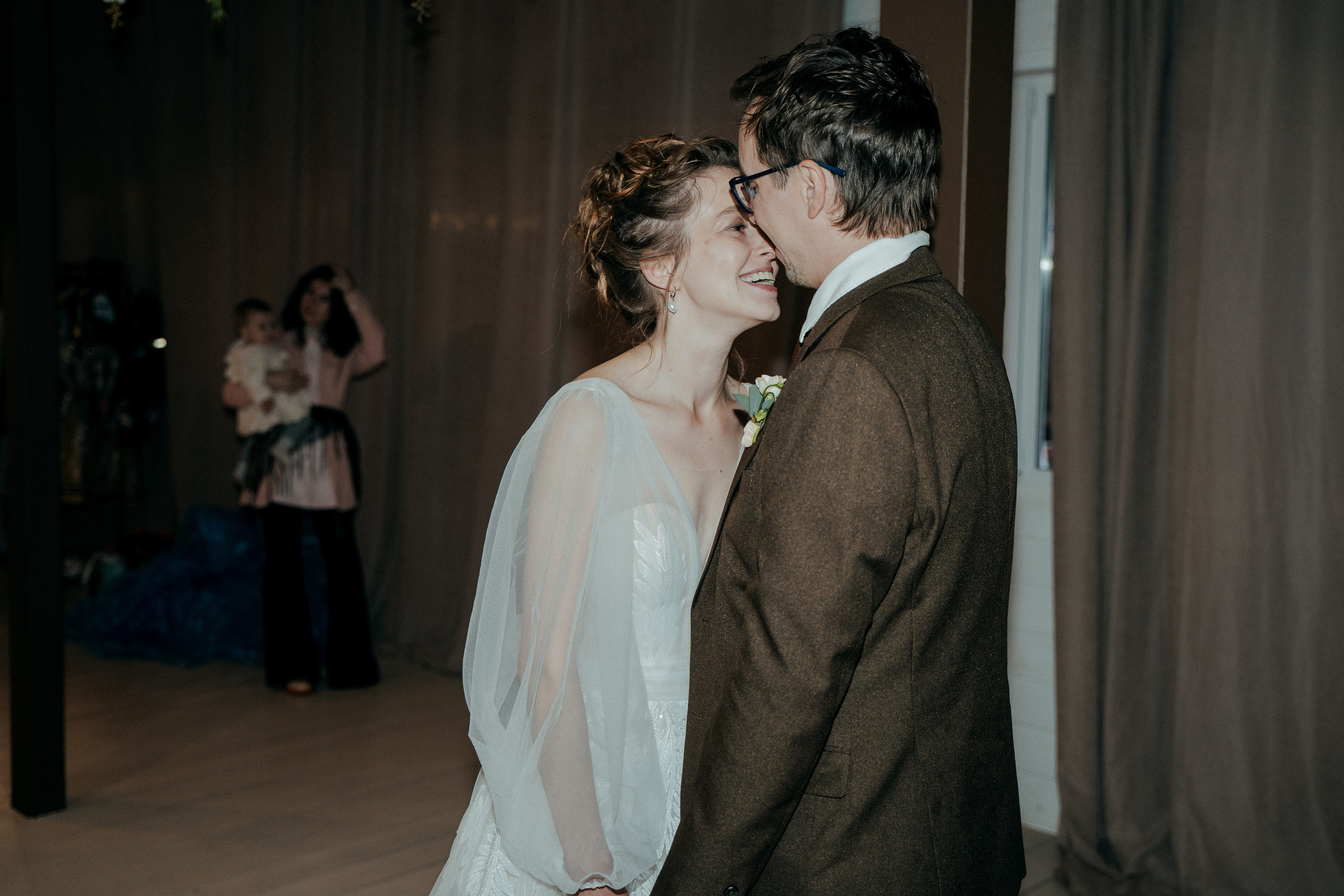 Июльский шторм с горячими сердцами. Свадебный фотограф в Санкт — Петербурге