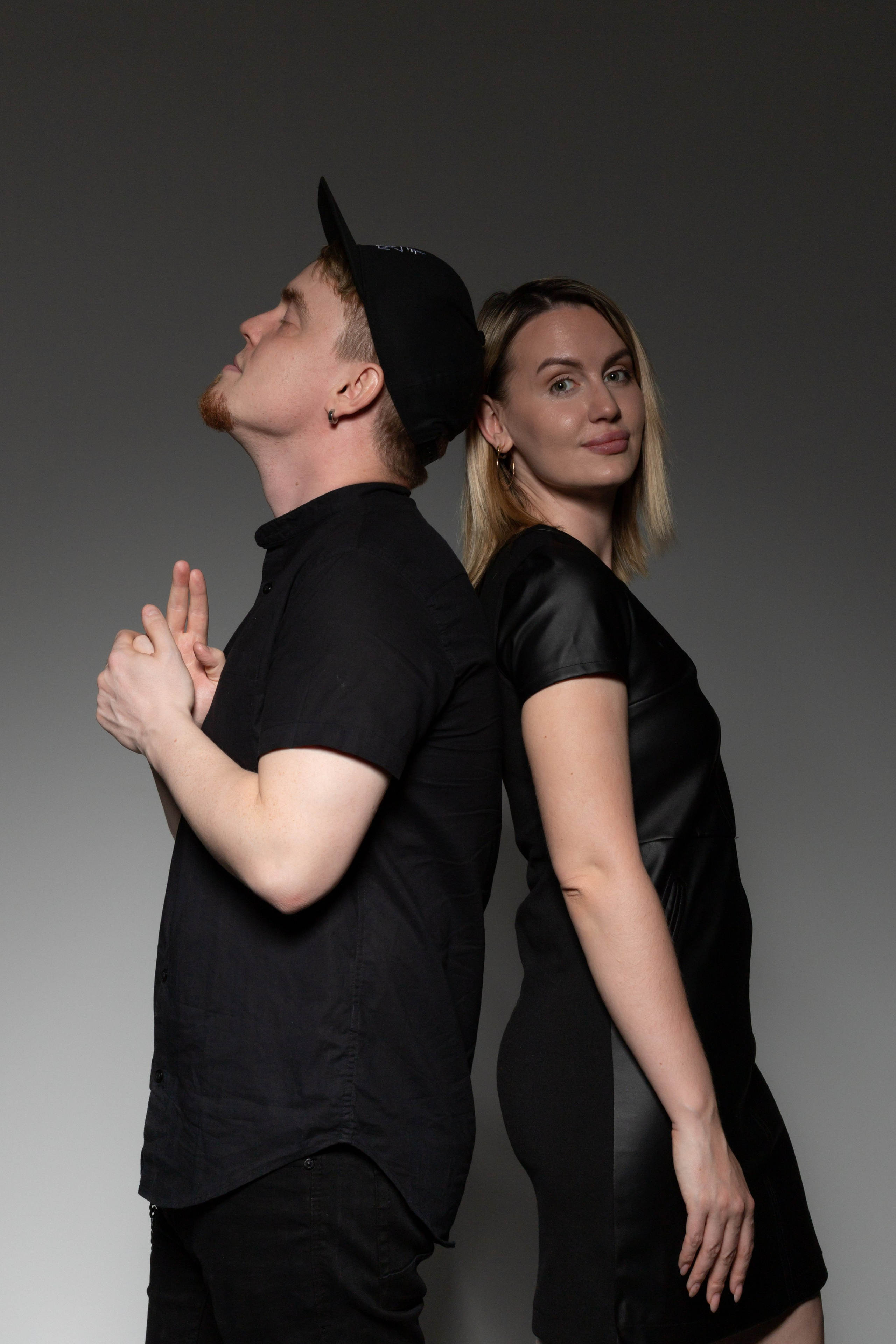 Семейный портрет на фоне. Фотограф в Тюмени Даша Михнова. Портреты, фотопроекты, фотодни