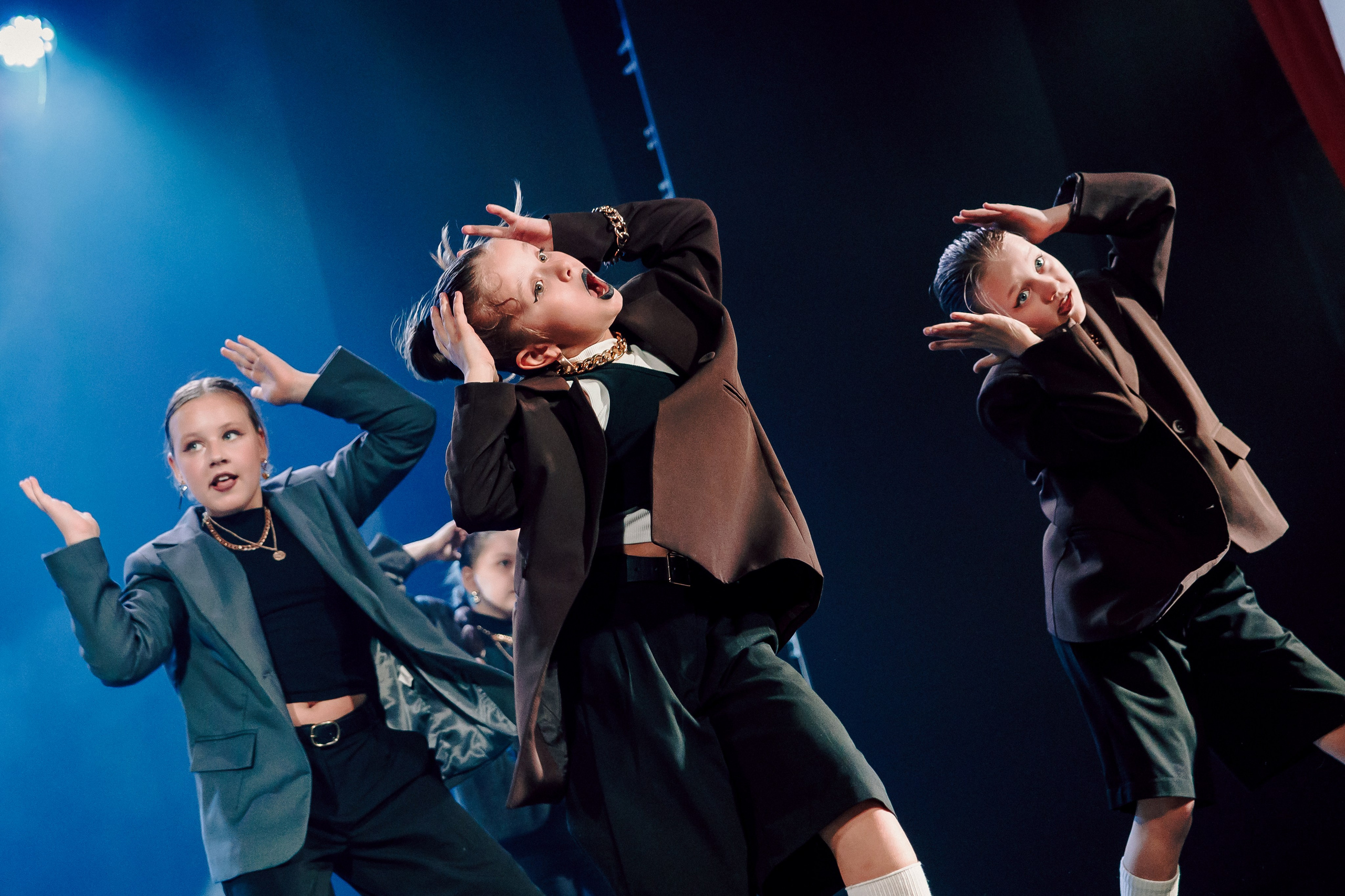 Отчётный концерт танцевальной школы «Red Rabbits» 2025. Лёшка Варзегов — фотограф