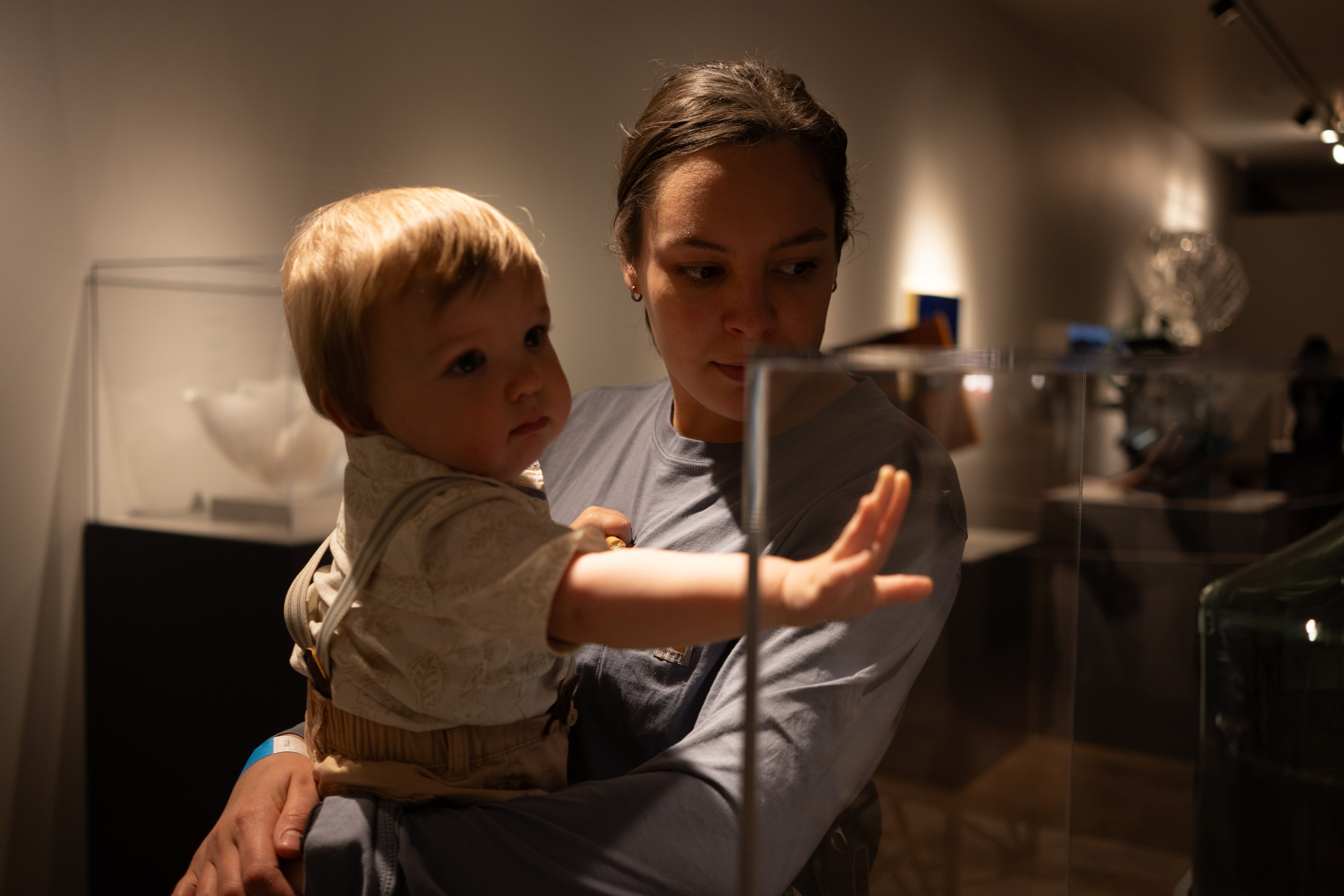 Took root. Wedding & engagement photographer in Seattle, WA. Tania Maureira