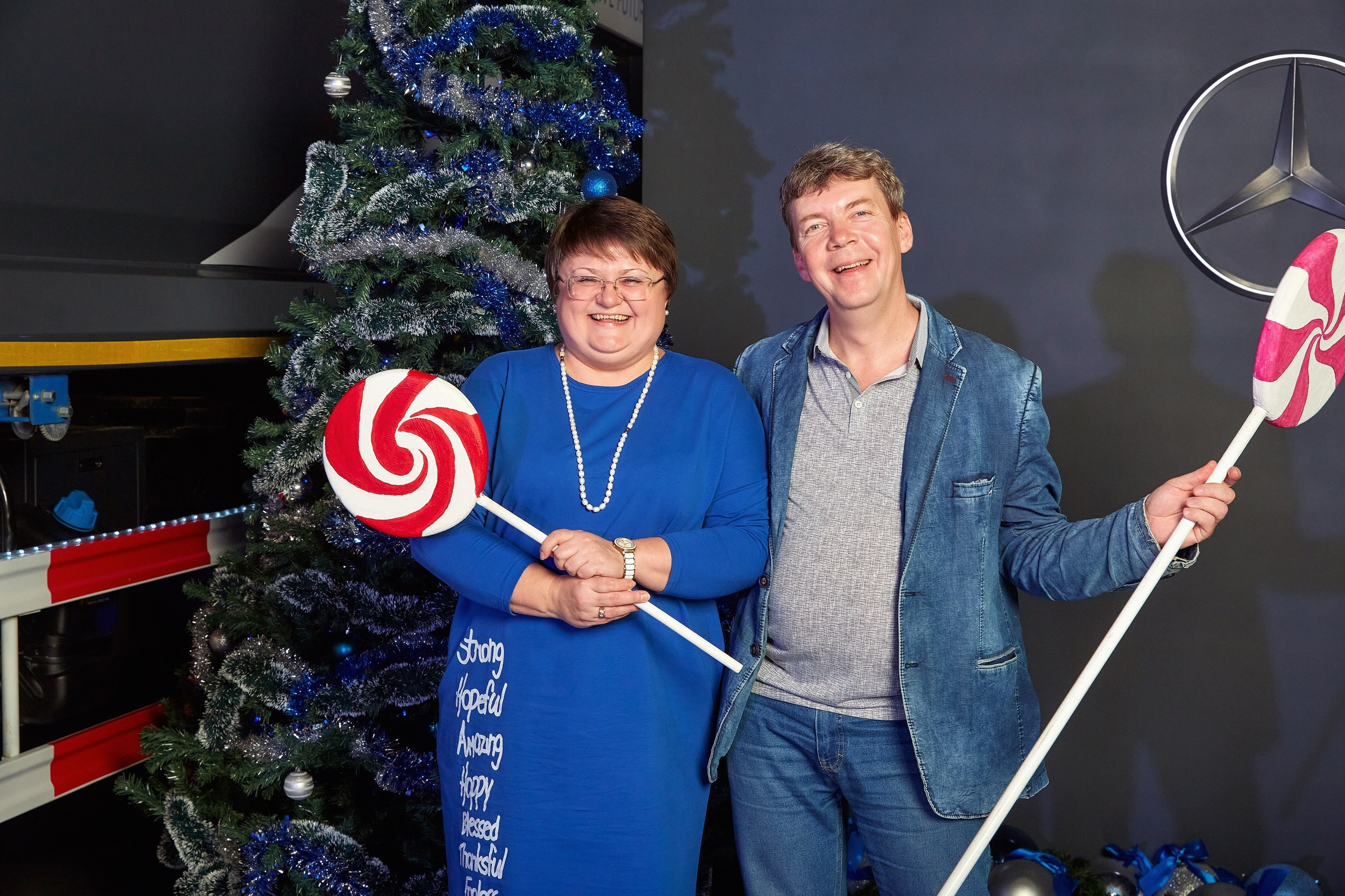 Транс-Инвест / Новогодний корпоратив на территории автосалона. Антон Артюшин, портретный фотограф. Москва