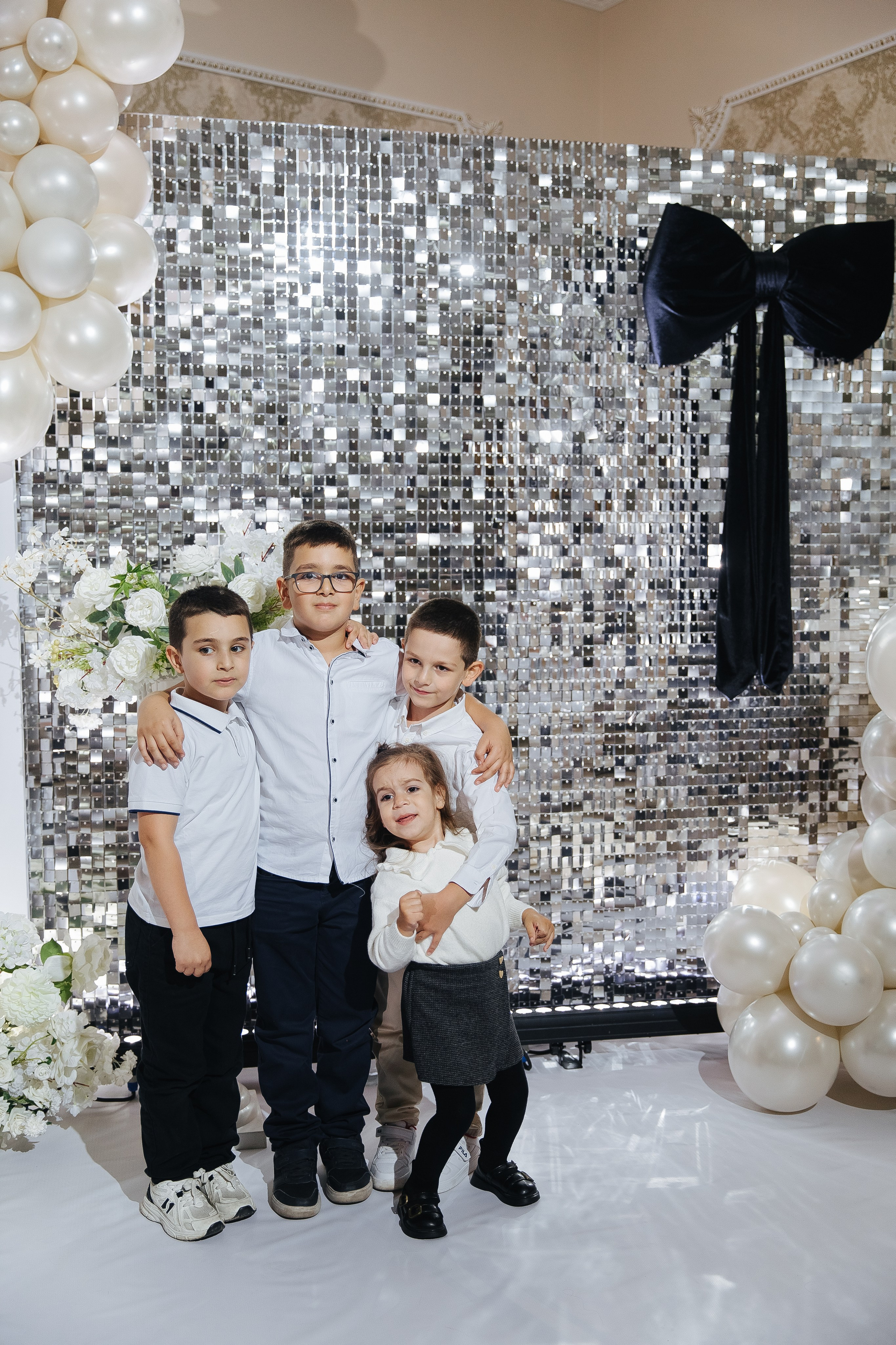 Ани и Назели. 35&5 День рождения, «Янтарь». Фотограф в Красноярске Надежда Воскресенская