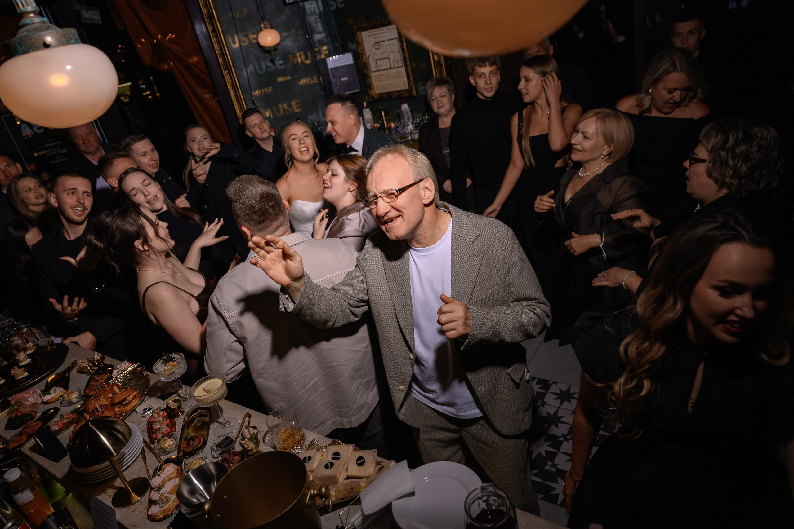 Фотограф на свадьбу Минск Москва Санкт-Петербург Свадебный фотограф Фотограф на свадьбу Репортажный фотограф Love Story Свадебная прогулка. Свадебный фотограф — Крюков Константин