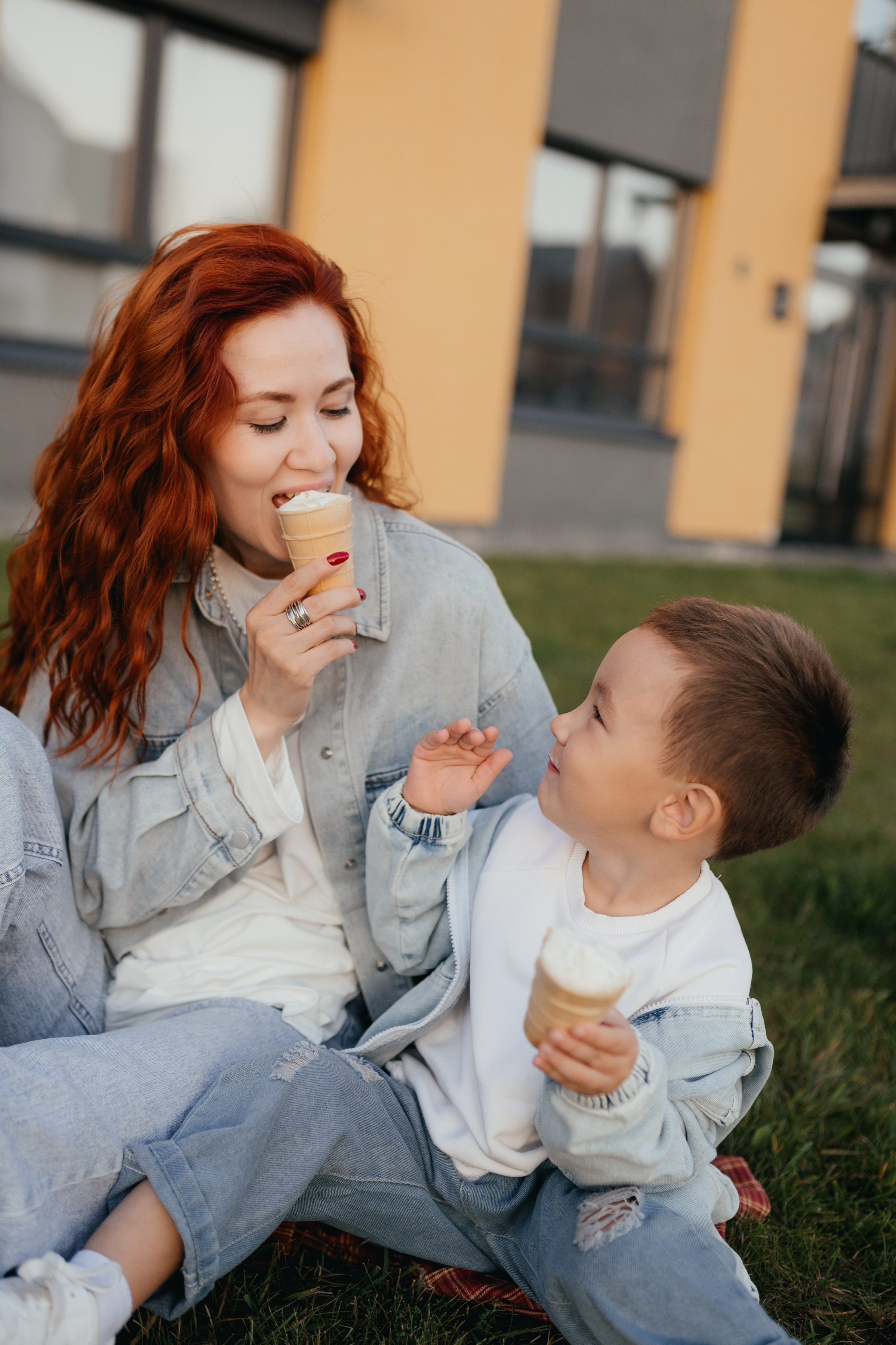 Прогулка в своем дворе. Семейный фотограф в Тюмени  Утенкова Юлия