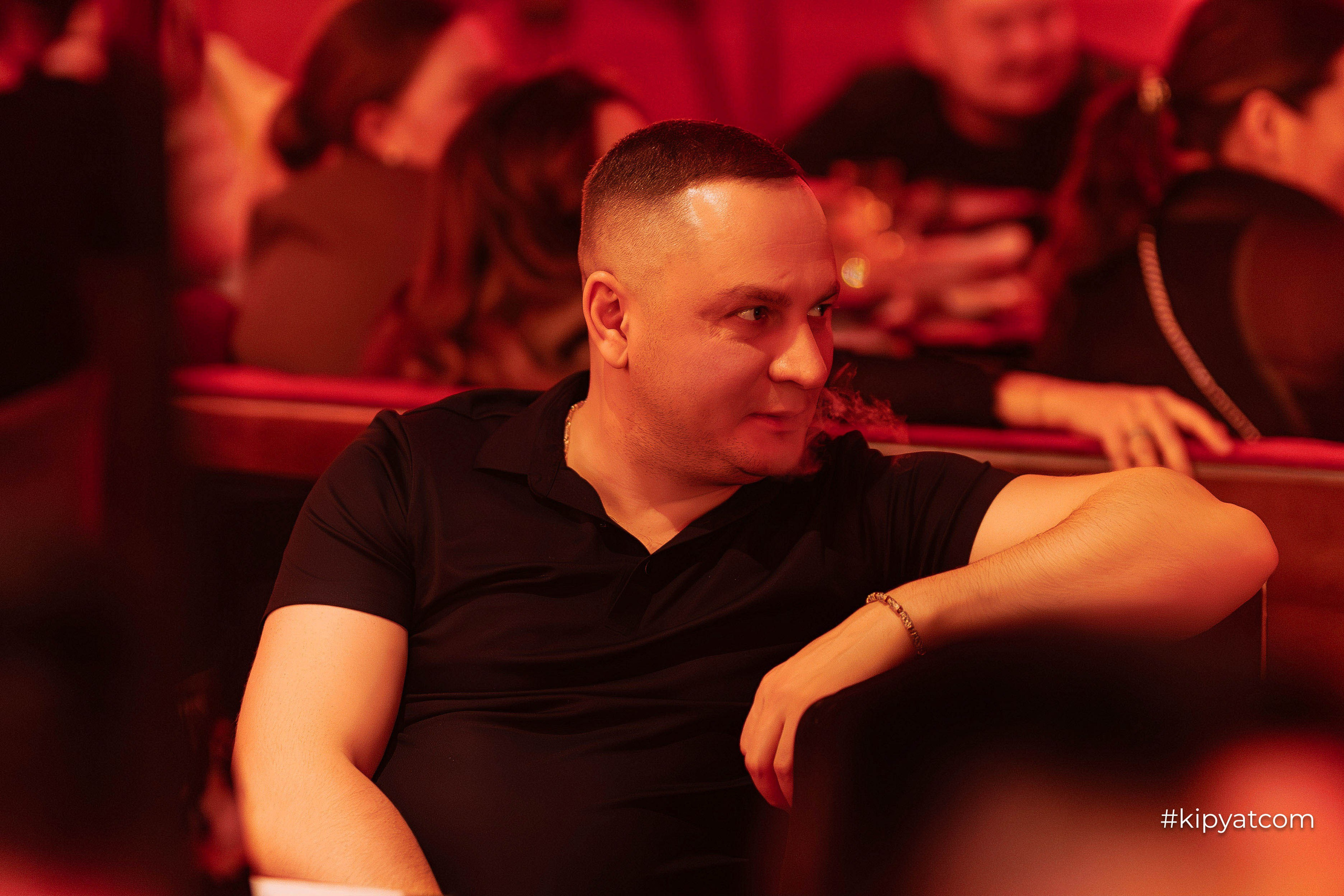 Сольный стендап концерт Александра Меркуль