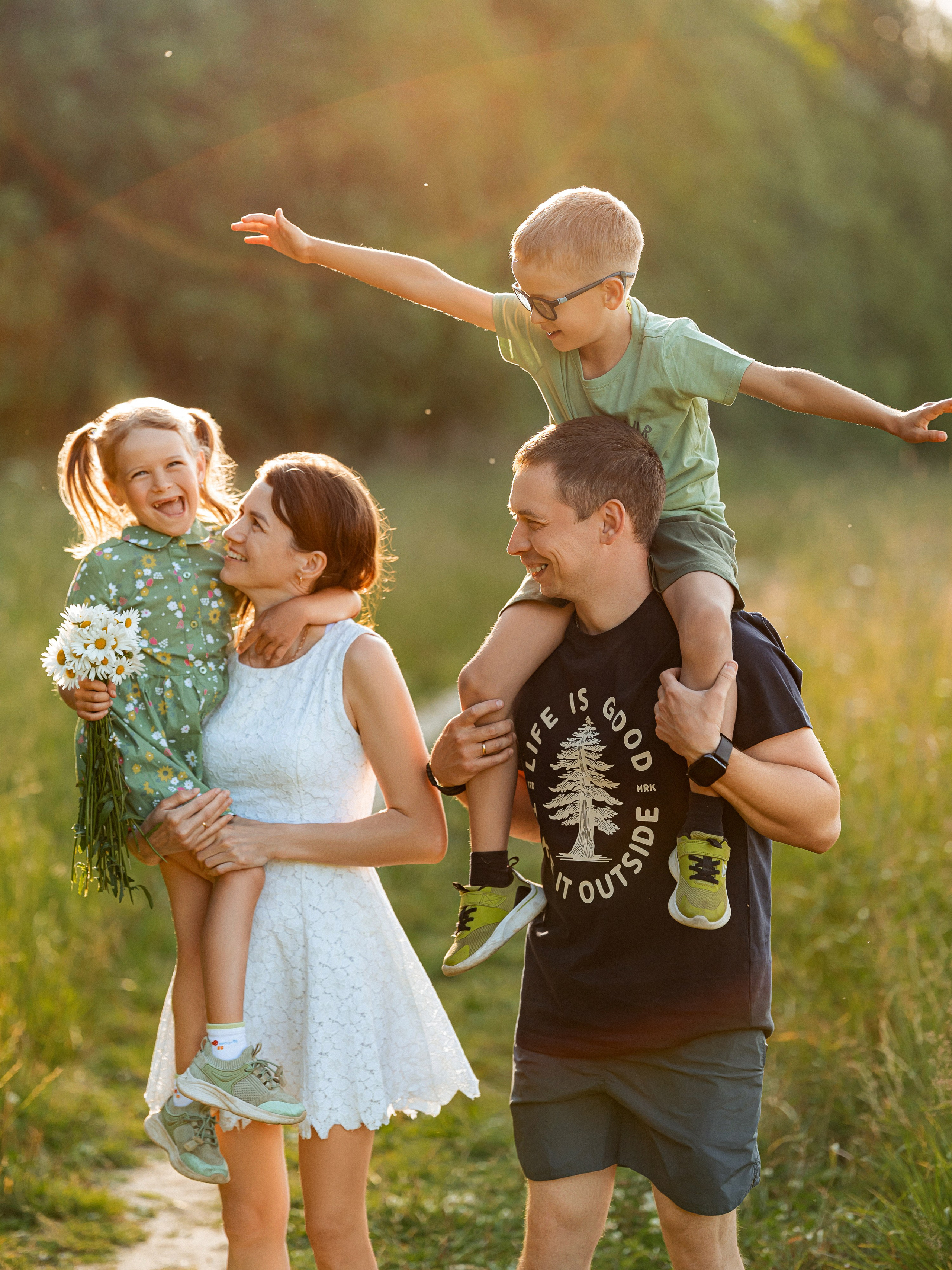 Семейная фотосессия Александра и Анжелы с детьми. Школьный и свадебный фотограф в Сыктывкаре Никита Козлов