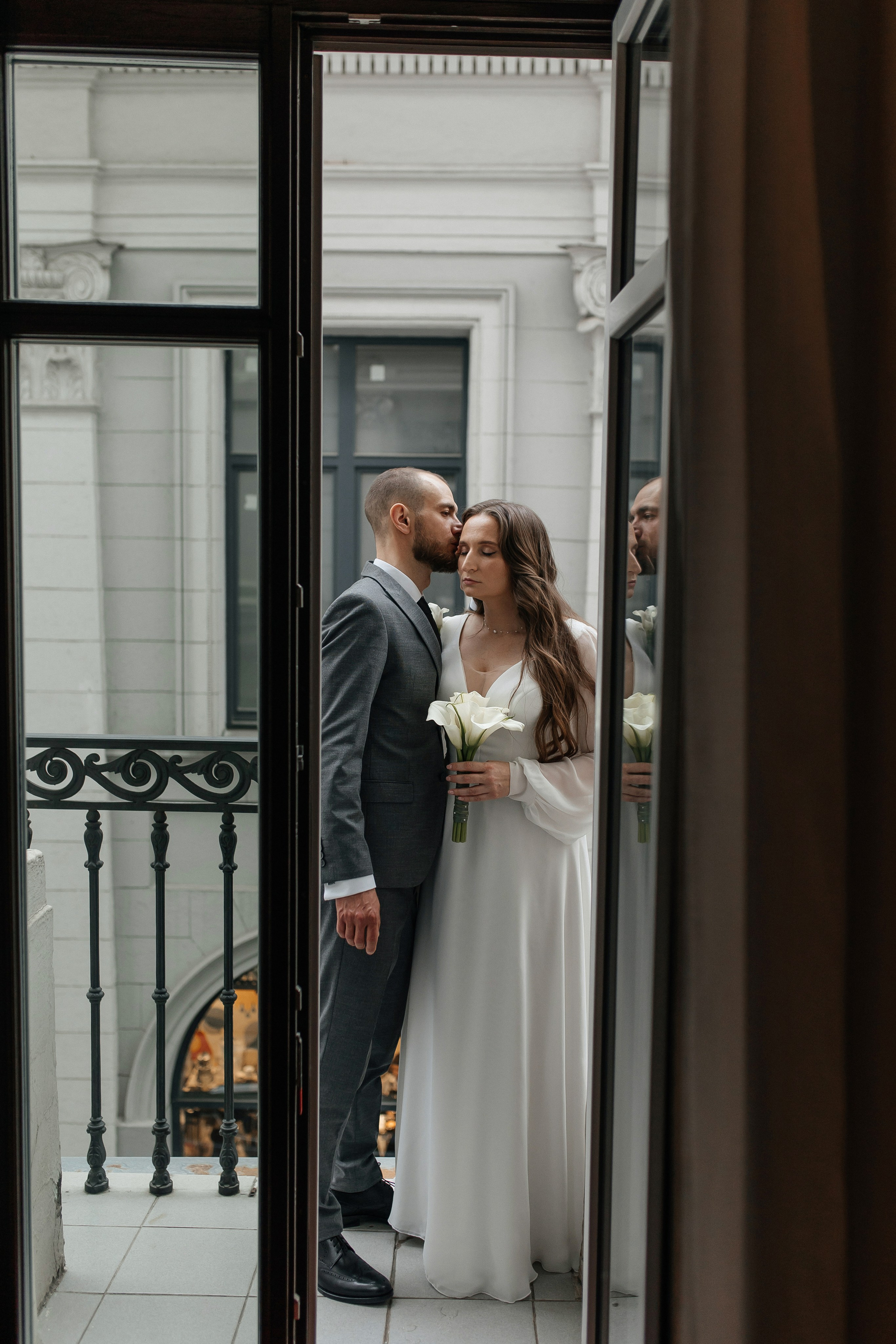 Свадебная фотосессия в отеле в Москве. Свадебный фотограф в Москве Дарья Олендарёва