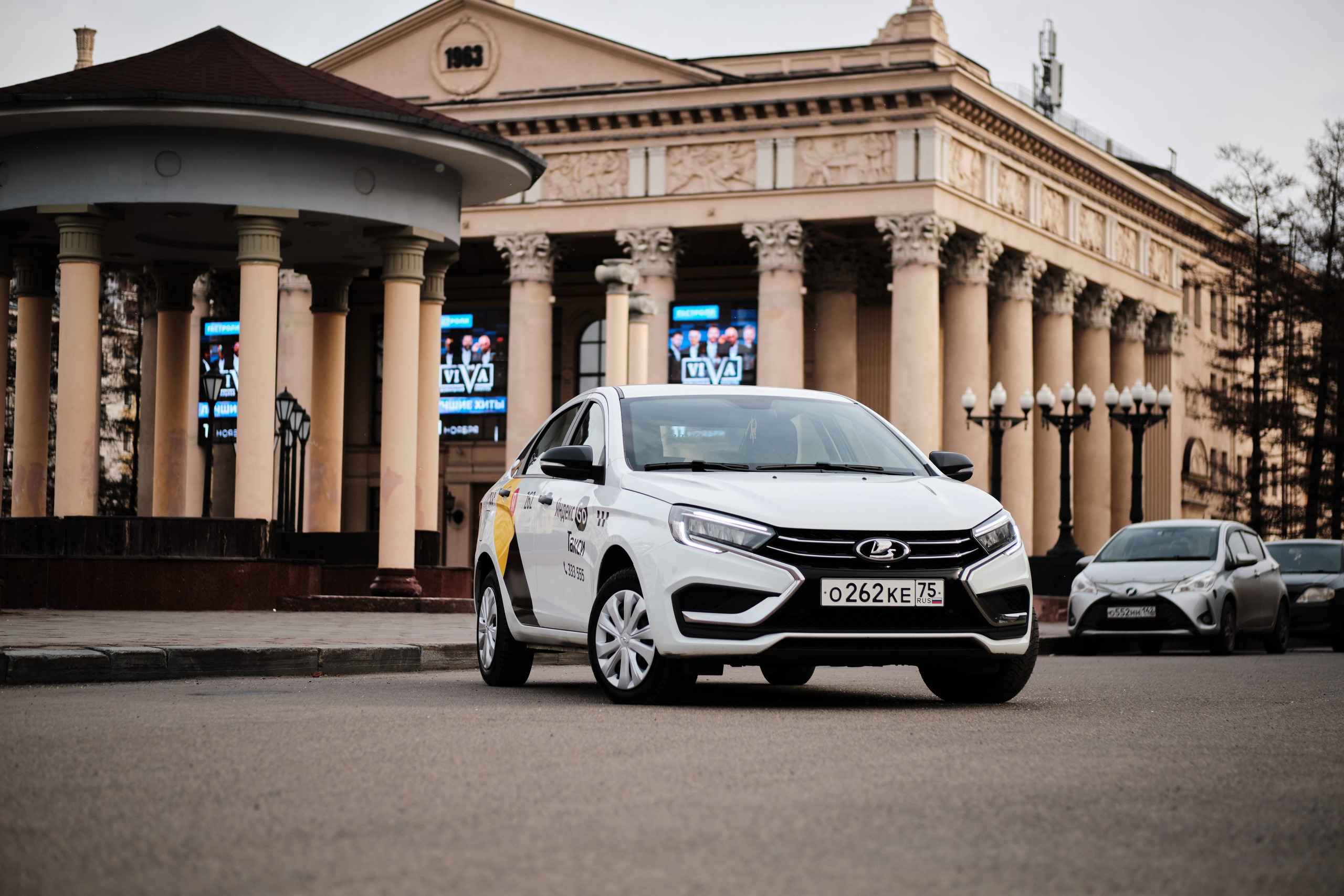 Новый автопарк Яндекс такси в Новокузнецке. Свадебный и семейный фотограф в Новокузнецке Иван Иванов