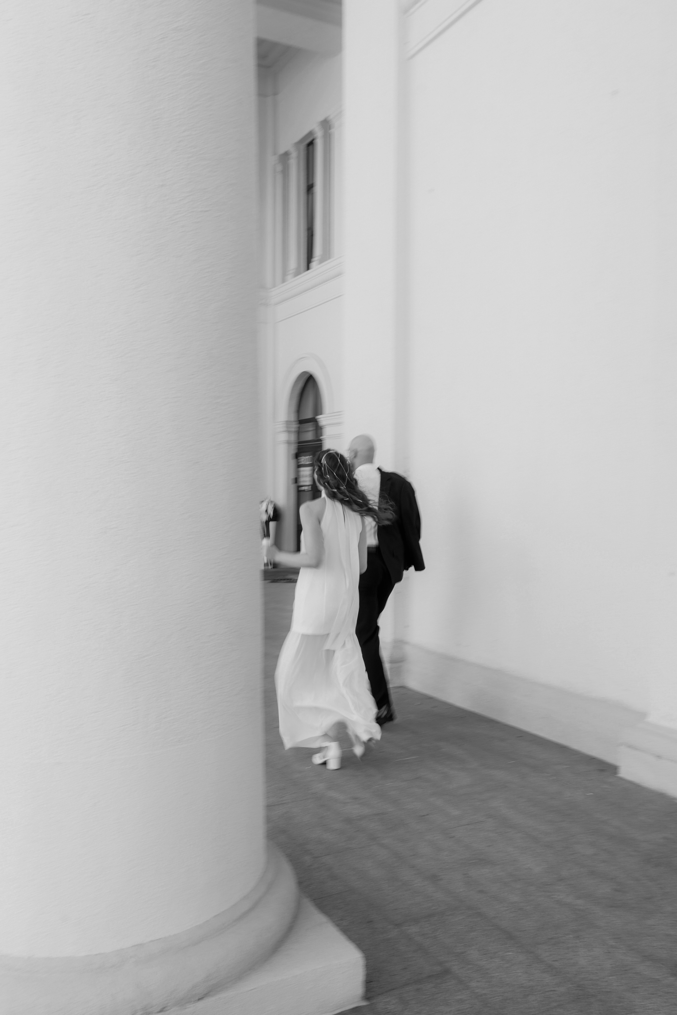 Любовь на фоне старого аэропорта. Ваш семейный фотограф в Минске — Вика Трегубова