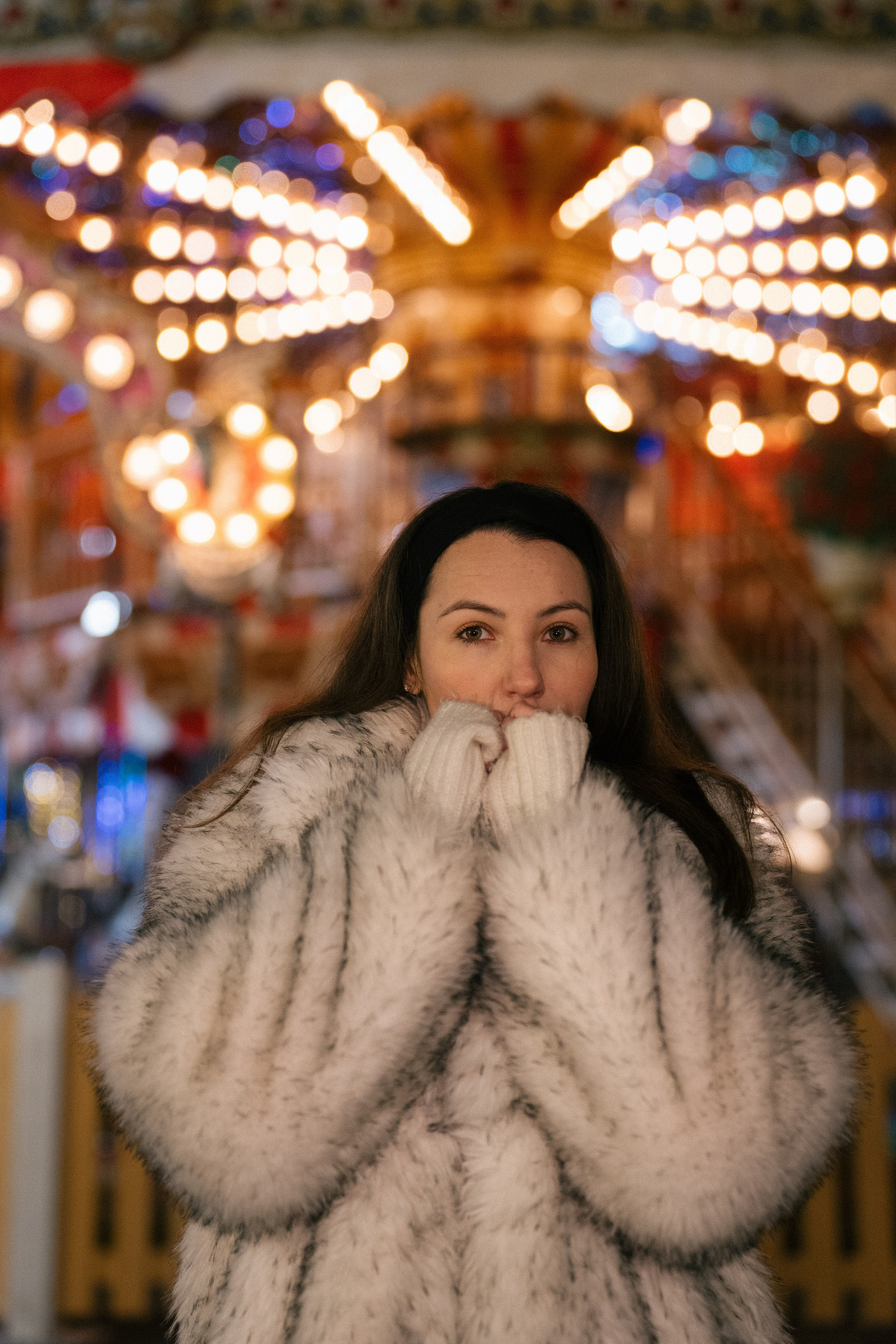 ПРОГУЛКА НА МАНЕЖНОЙ ПЛОЩАДИ ДЛЯ ДЕВУШКИ ПЕРЕД НОВЫМ ГОДОМ (НОВОГОДНЯЯ ФОТОСЕССИИЯ НА МАНЕЖНОЙ ПЛОЩАДИ). Профессиональный фотограф, Санкт-Петербург — Виктория Богомолова