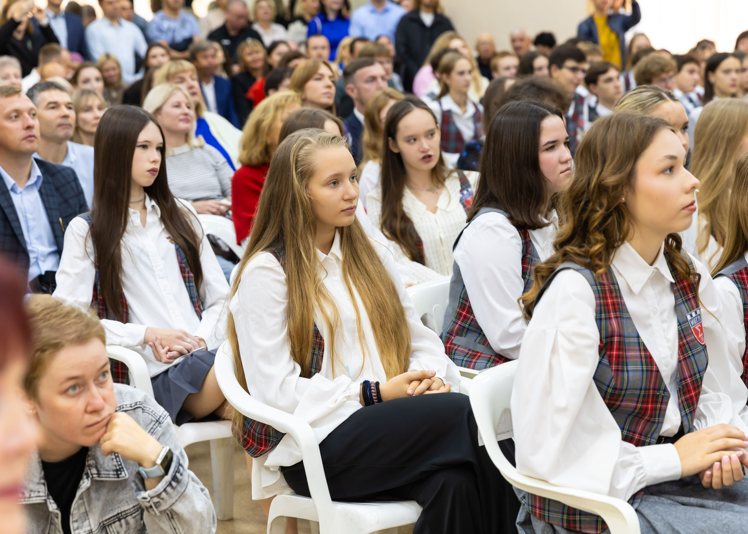 01.09.2025 Первое сентября, 30 школа. ФОТОГРАФ ВИНОГРАДОВА ДАРЬЯ