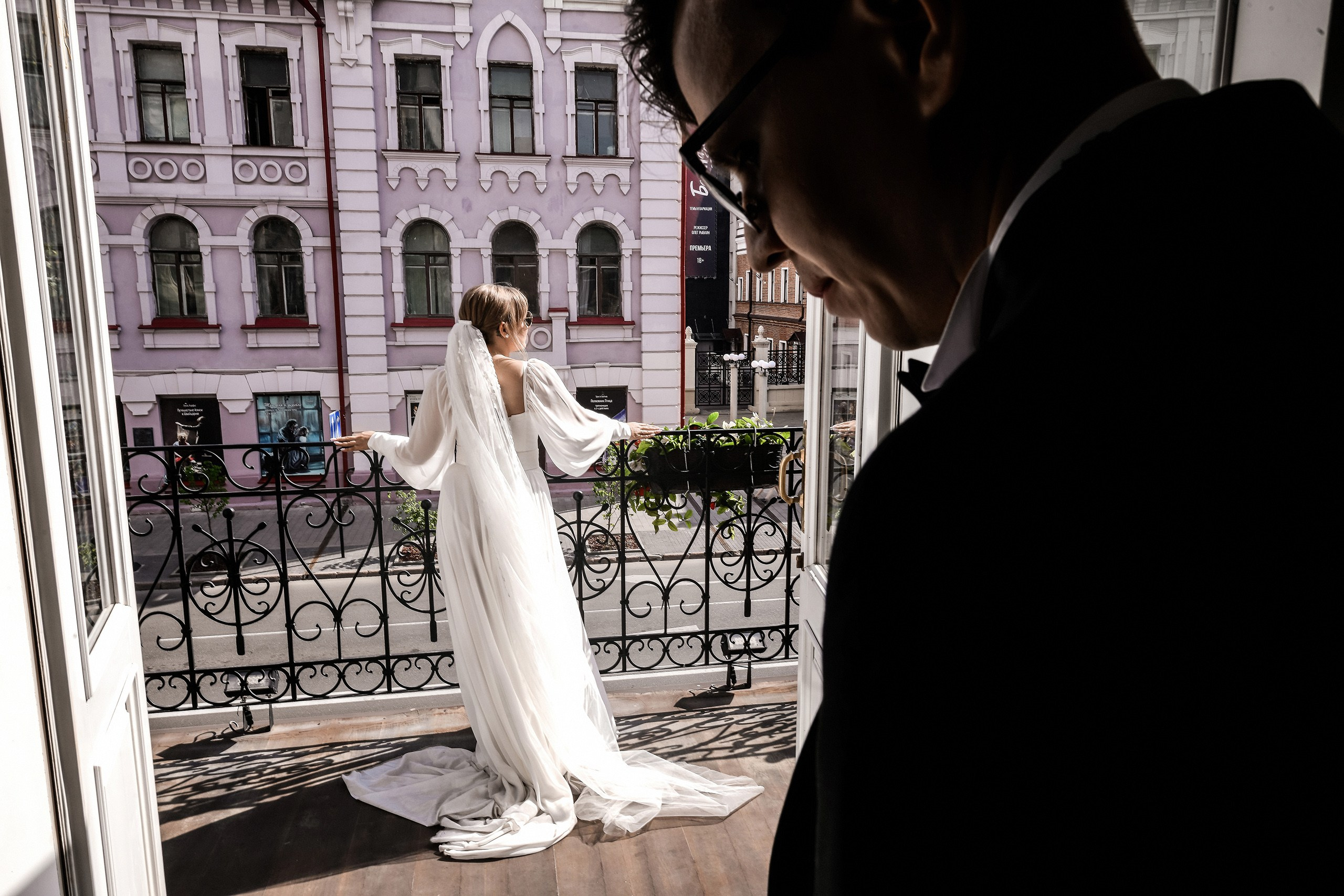 Фотосессия в центре Красноярска — прогулка по красивым городским локациям. 📸 Свадебный и семейный фотограф в Красноярске Тихомиров Евгений | 17 лет опыта | 800+ свадеб