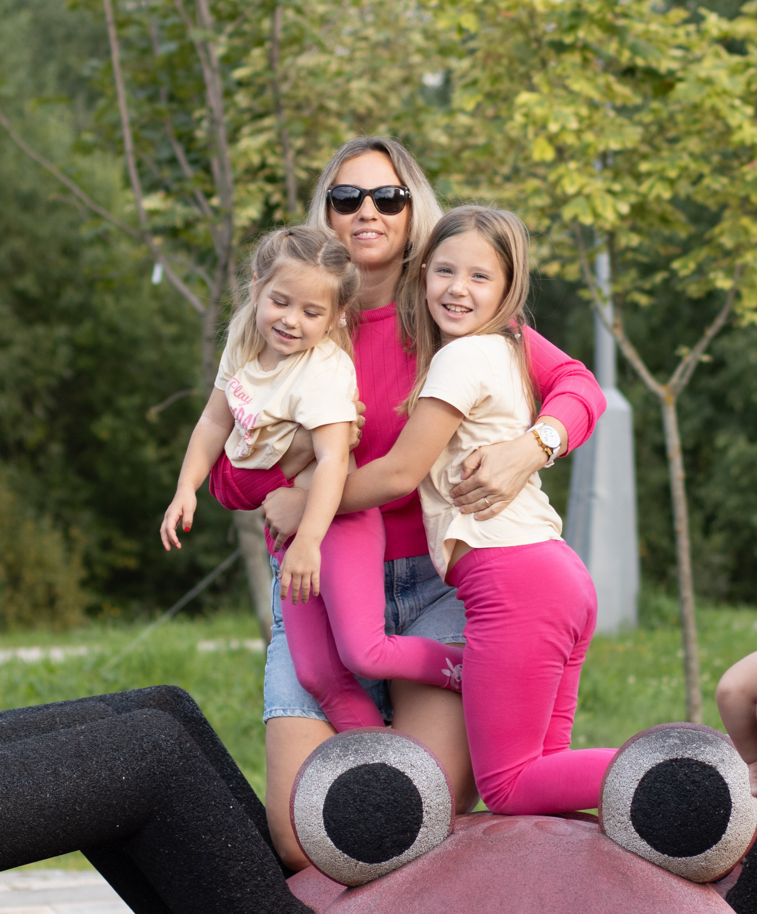 Две сестрички в парке. Главная