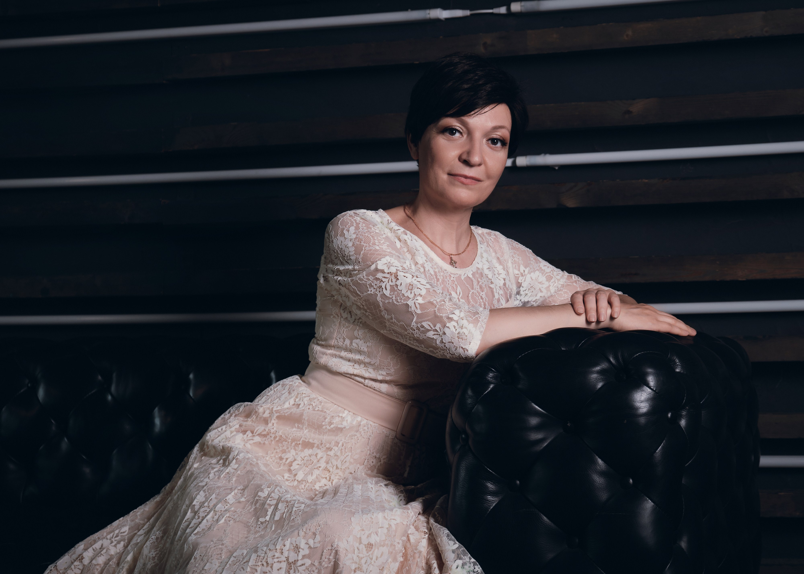 Семейная фотосессия мамы и двух дочек. Портретный фотограф на новый год в Москве Виктория Колышева