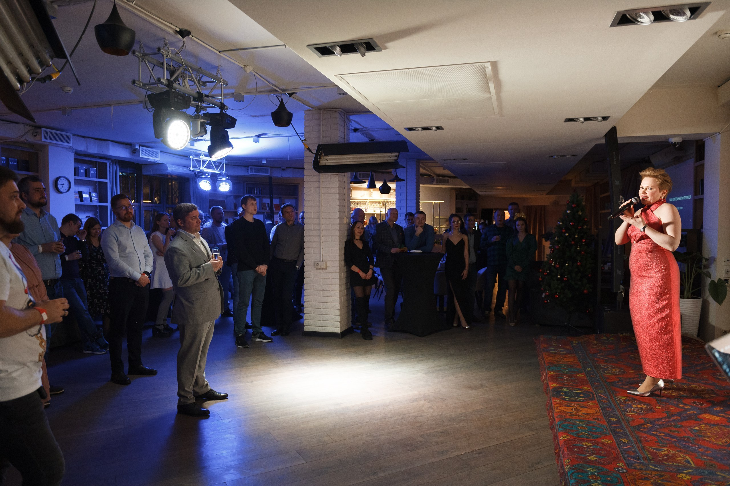 Новогодний корпоратив для IT компании в Москве. Организатор новогоднего корпоратива агентство ПИОН. Разработка идеи корпоратива, подбор площадки и всех специалистов. Оперативно. +79037387515