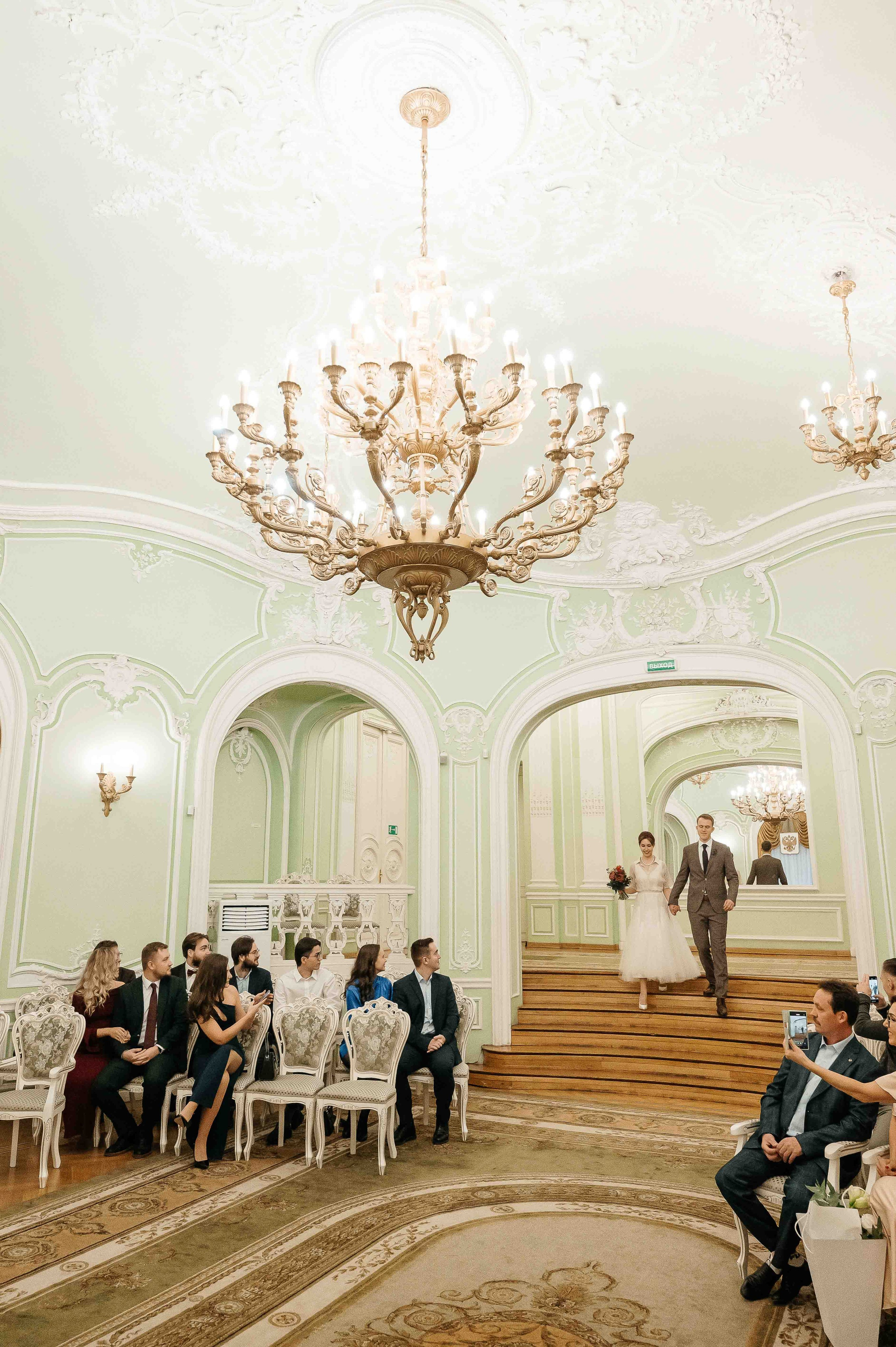 Утро невесты в гостинице. Свадебный и семейный фотограф в Котласе Никита Попов