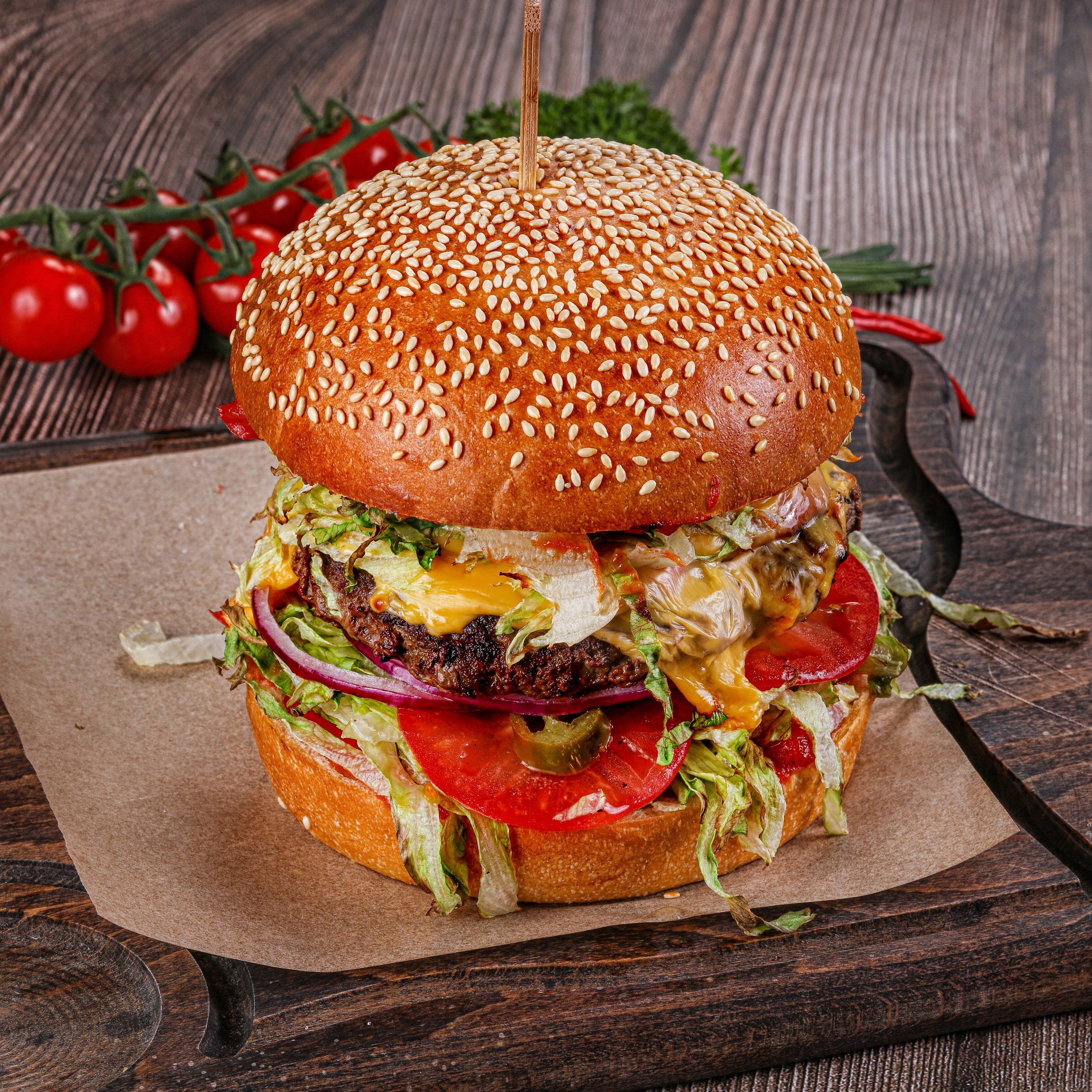 Фотосъемка бургеров и гамбургеров. Заказ по тел.: +7 (906) 006-90-22. Фуд-фотограф Андрей Старостин — съемка еды в Москве. 9000 руб. в час