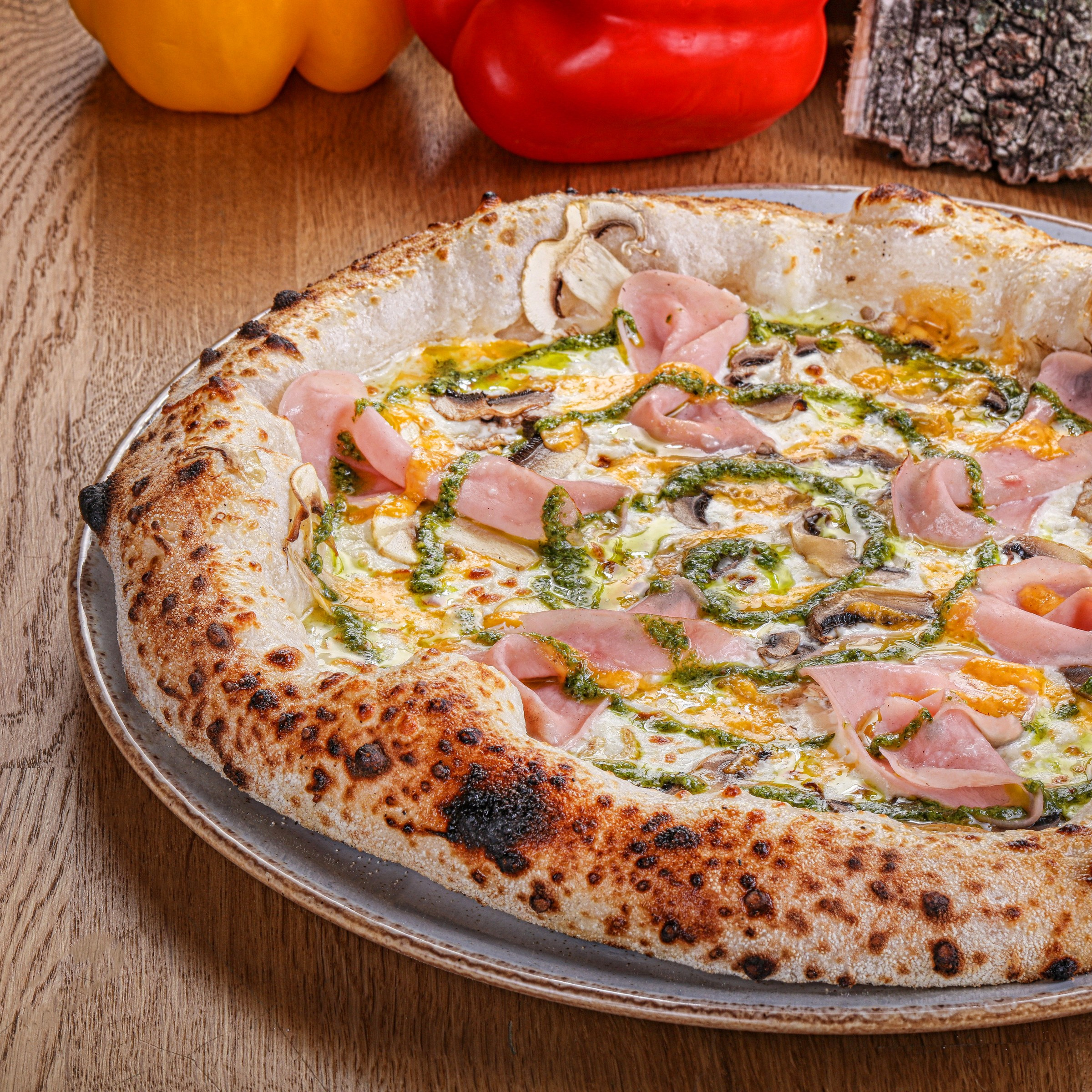 Фотосъемка пиццы. Заказ по тел.: +7 (906) 006-90-22. Фуд-фотограф Андрей Старостин — съемка еды в Москве. 9000 руб. в час