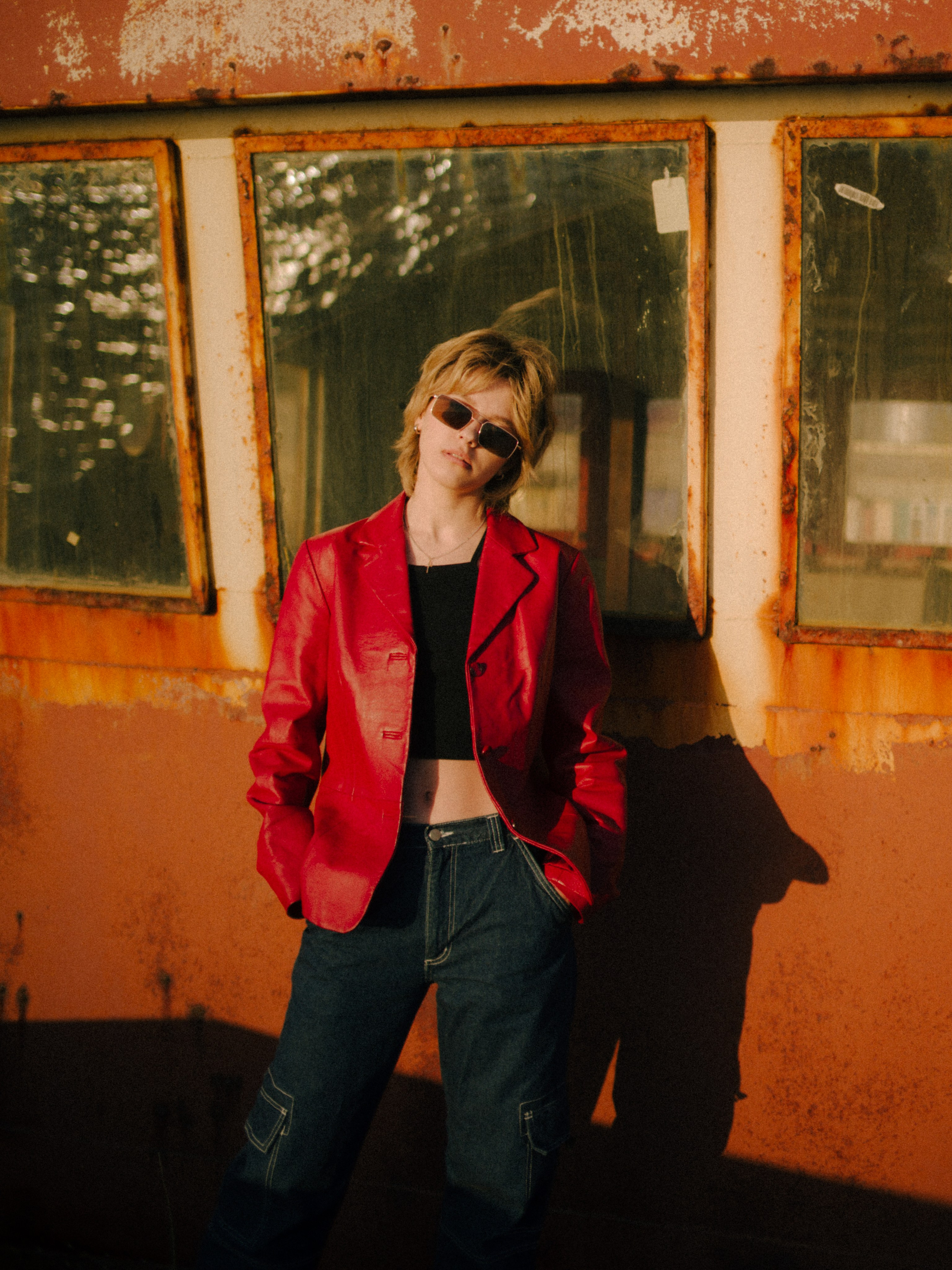 Вика среди заброшенных кораблей. Главная