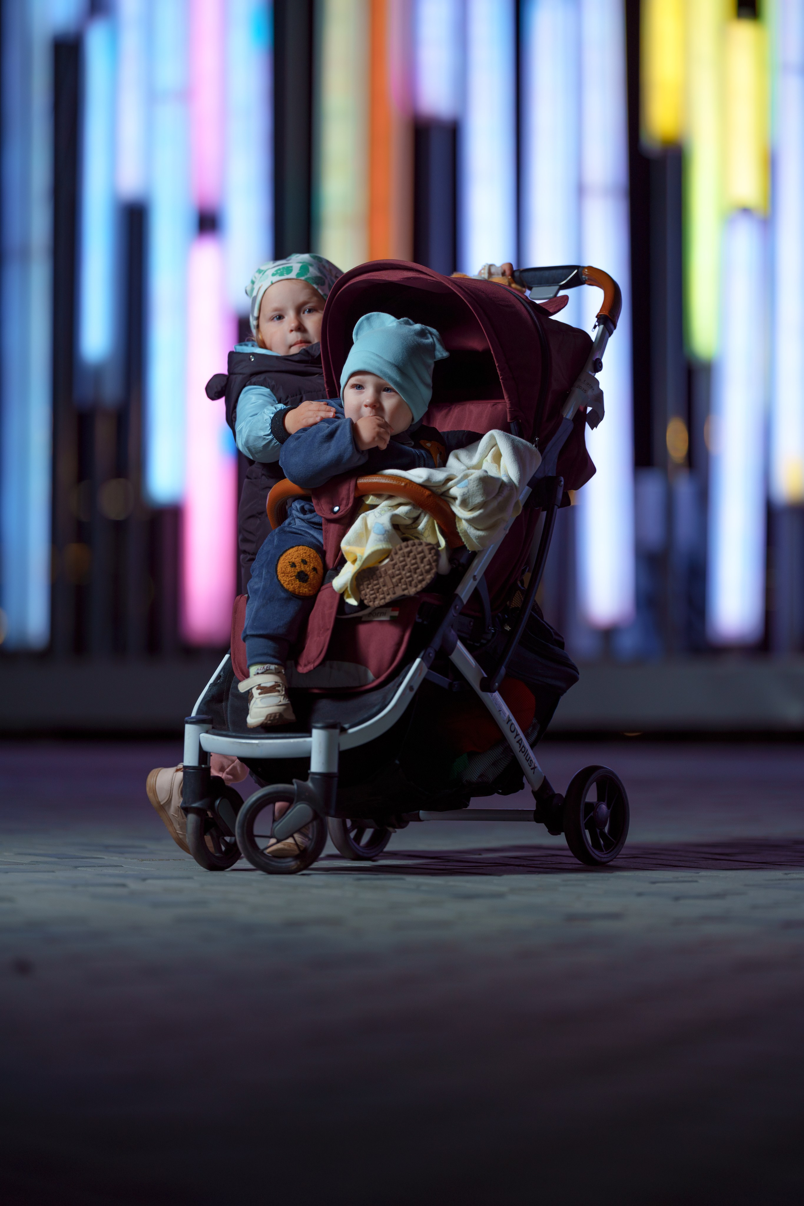 Портретная фотосессияСемейная фотосессияДетская фотосессияЛюбовная/Love-story фотосессияСвадебная фотосессияФотосессия для помолвкиПрофессиональный/деловой портретРекламная/коммерческая фотосессияФотосессия продукции (товары)Фотосессия моды (fashion)Бьюти-съемка (красота, макро-детали лица)Фотосессия lifestyle (повседневная жизнь, атмосфера)Фотосессия в полёте/авиационная (иногда отдельно как аэросъемка)Пейзажная/ландшафтная фотосессияАрхитектурная фотосессияАнфас/студийная фотосессияНю-фотосессия (с оговорками об этике и согласии)Фотосессия для артистов/музыкантовФотосессия для блогеров и инфлюенсеровФотосессия в стиле ретро/винтажЭко- и концептуальная съемка (арт-иллюстративная)Фотосессия для мероприятий (часто как репортажная)Aerial/дрон-съемка (в сочетании с портретной или пейзажной частью)Инфографическая/презентационная фотосессия (для презентаций и каталогов)