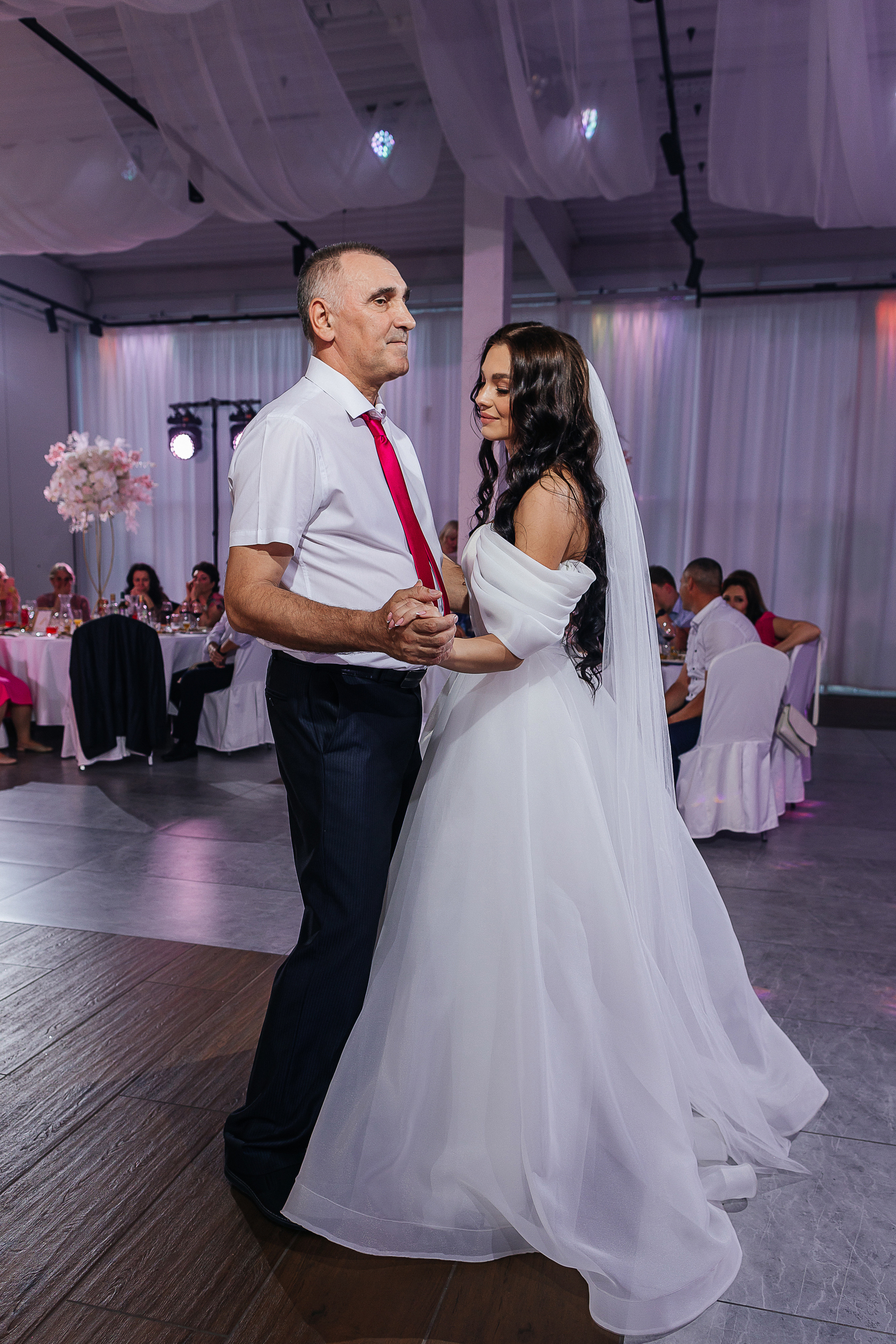 Утро невесты в загородной гостинице. Олег Сверчков | Свадебный фотограф Вологда