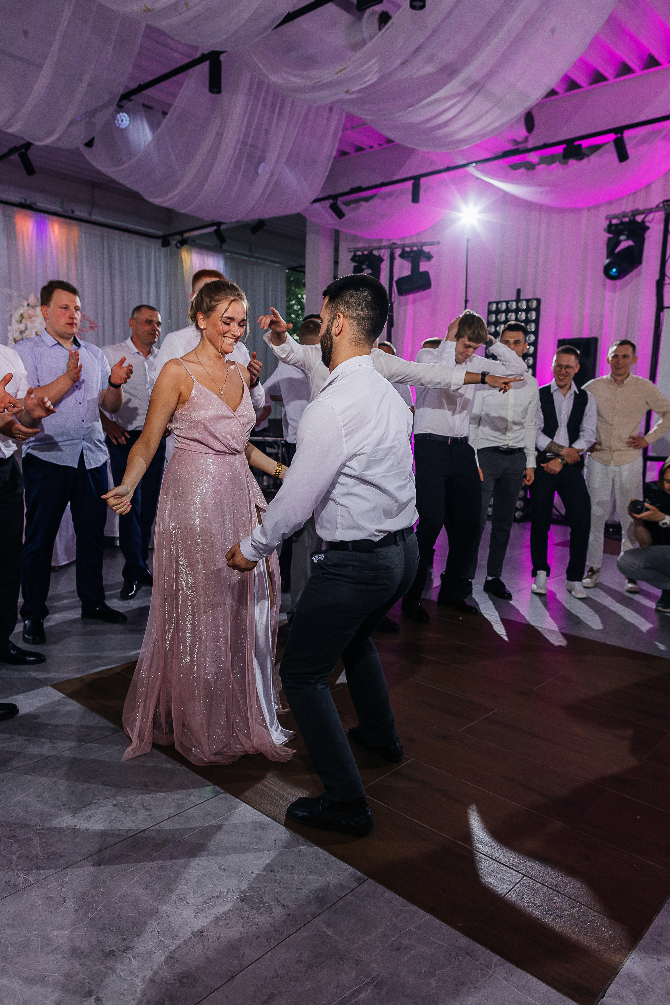 Утро невесты в загородной гостинице. Олег Сверчков | Свадебный фотограф Вологда