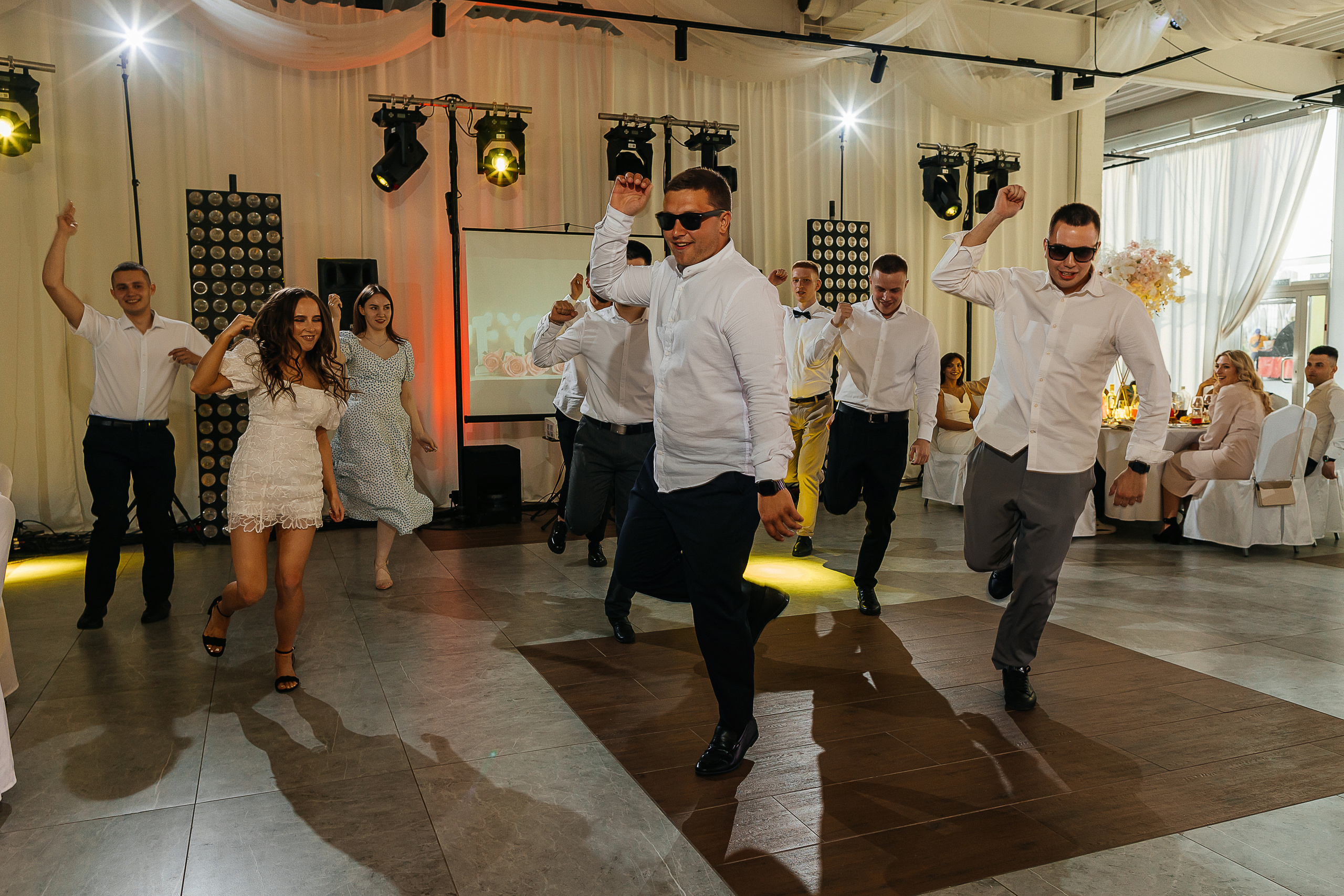 Утро невесты в загородной гостинице. Олег Сверчков | Свадебный фотограф Вологда