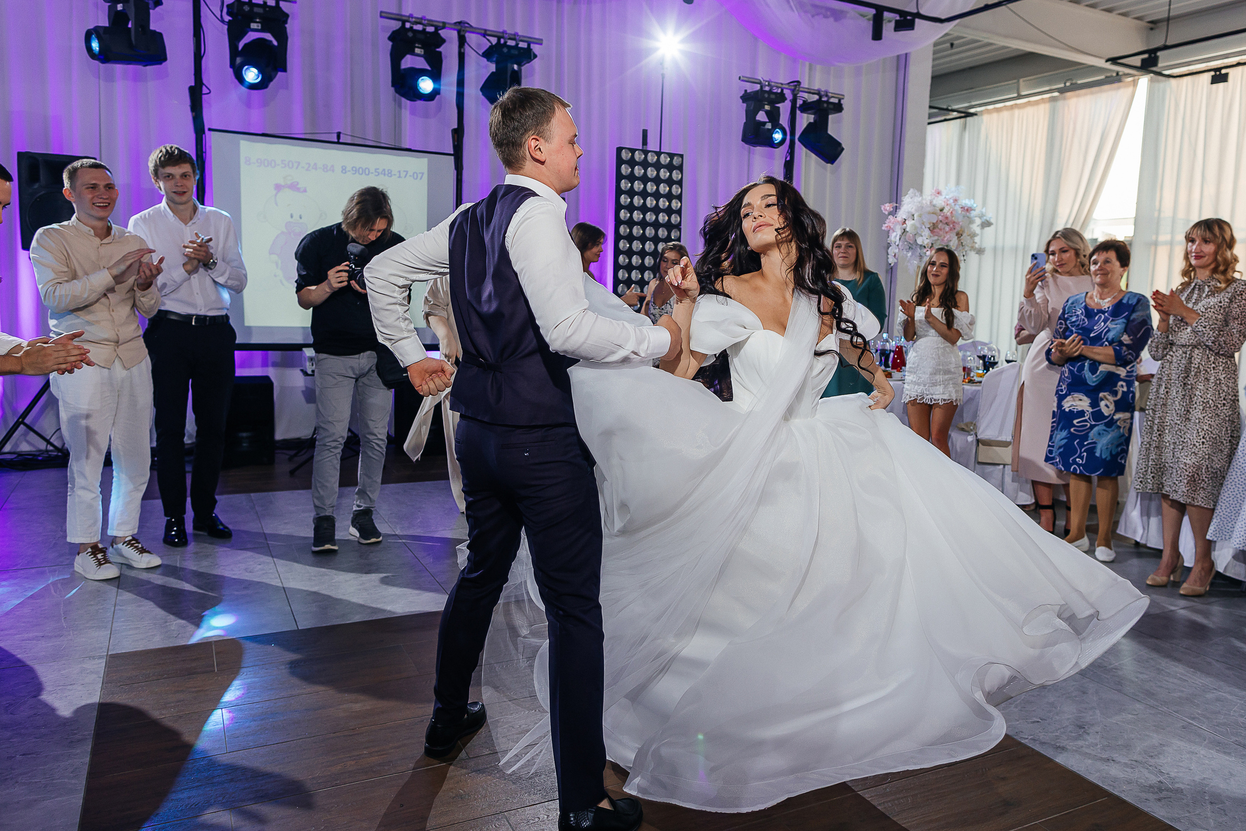 Утро невесты в загородной гостинице. Олег Сверчков | Свадебный фотограф Вологда