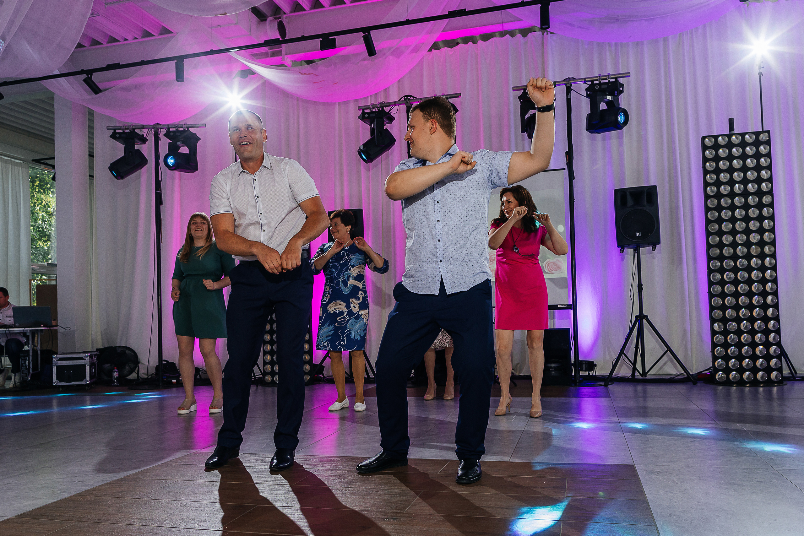 Утро невесты в загородной гостинице. Олег Сверчков | Свадебный фотограф Вологда