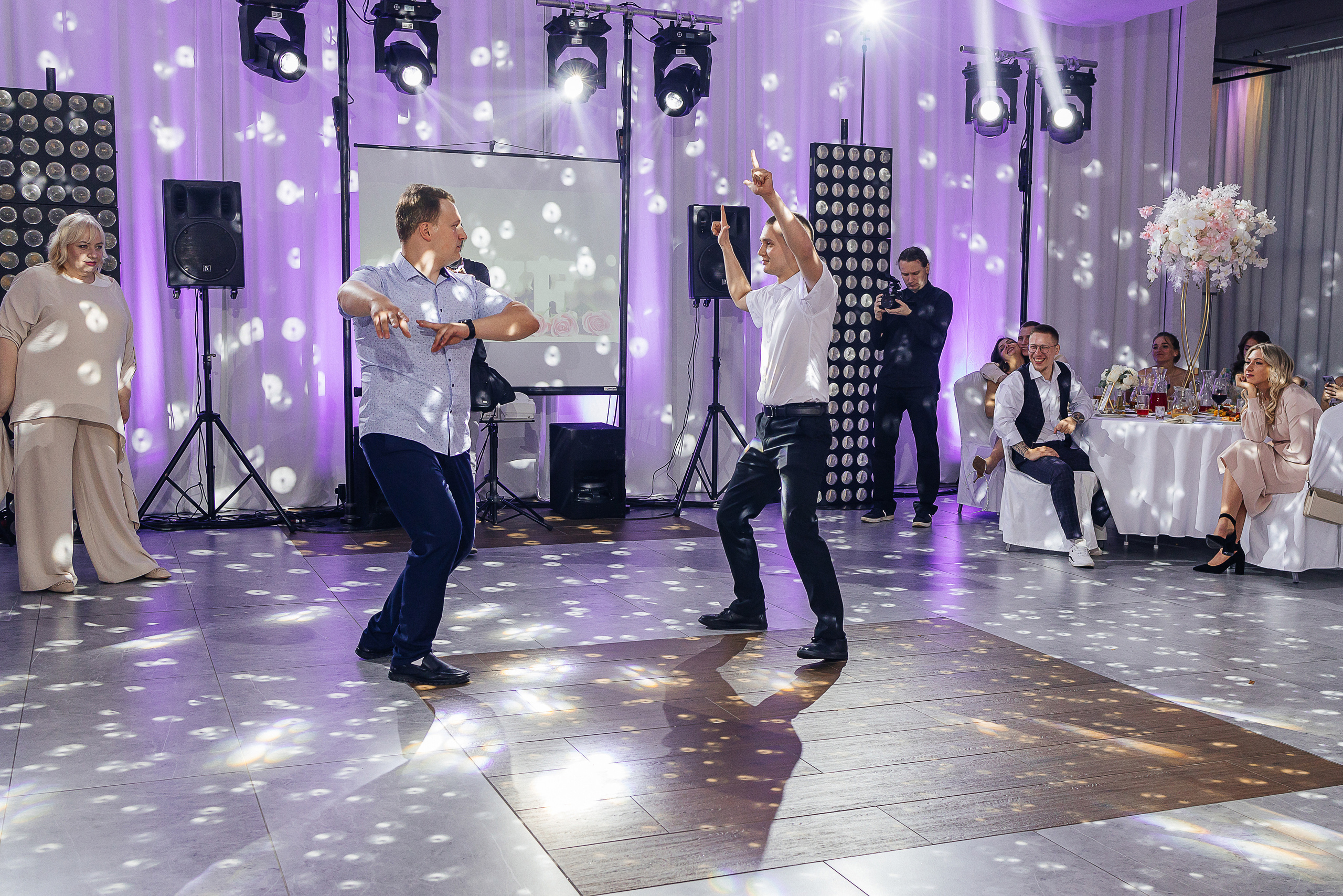 Утро невесты в загородной гостинице. Олег Сверчков | Свадебный фотограф Вологда