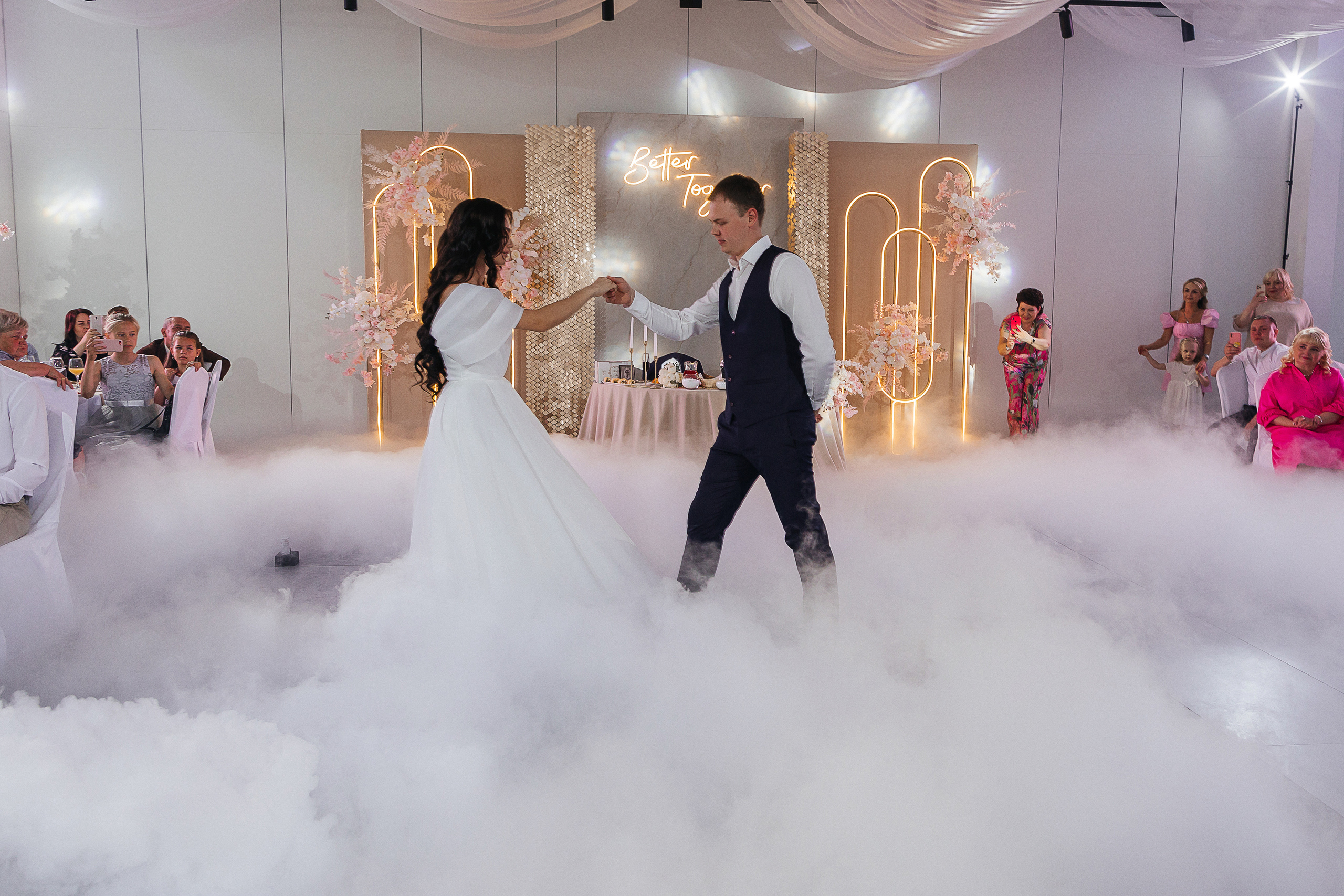 Утро невесты в загородной гостинице. Олег Сверчков | Свадебный фотограф Вологда