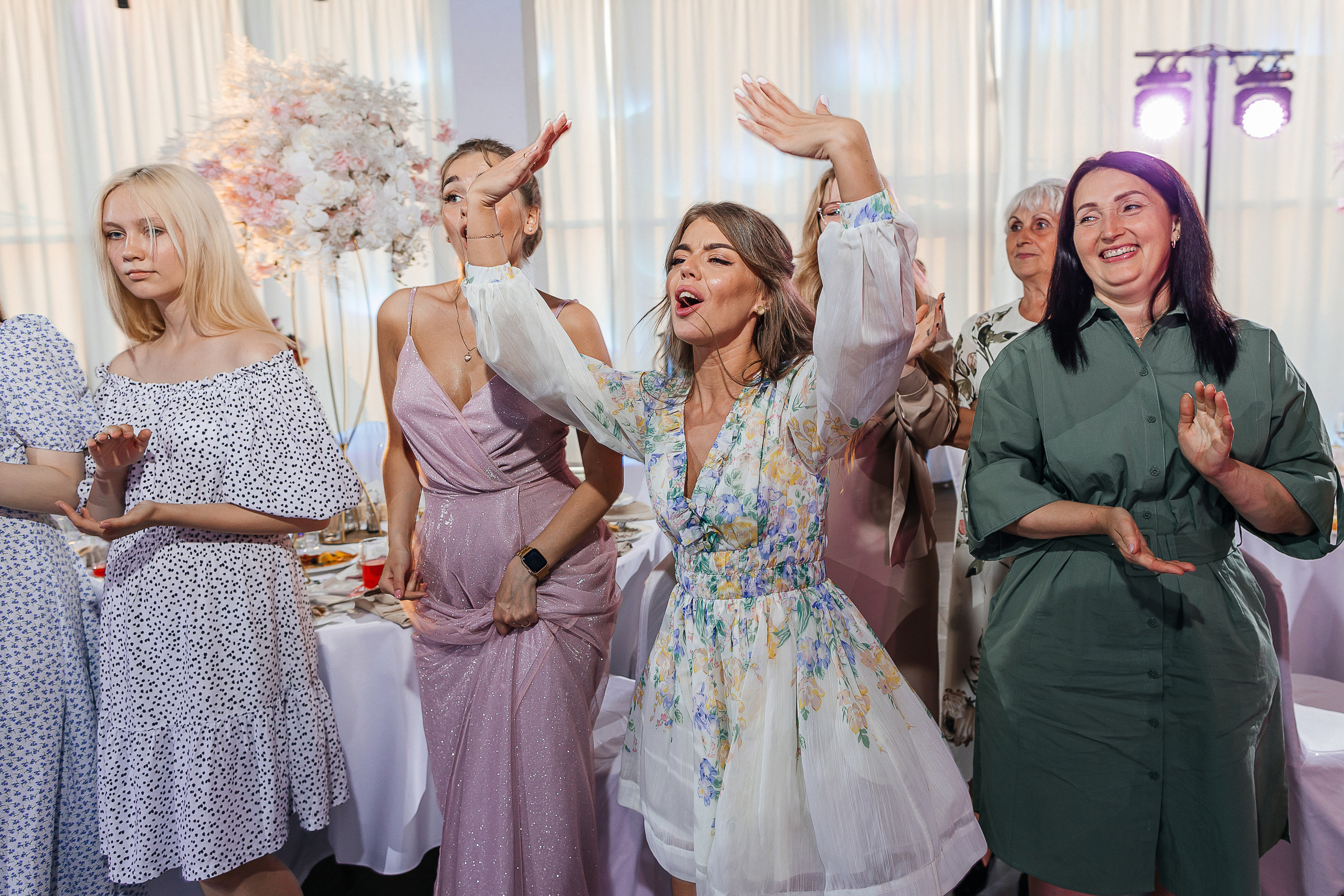 Утро невесты в загородной гостинице. Олег Сверчков | Свадебный фотограф Вологда