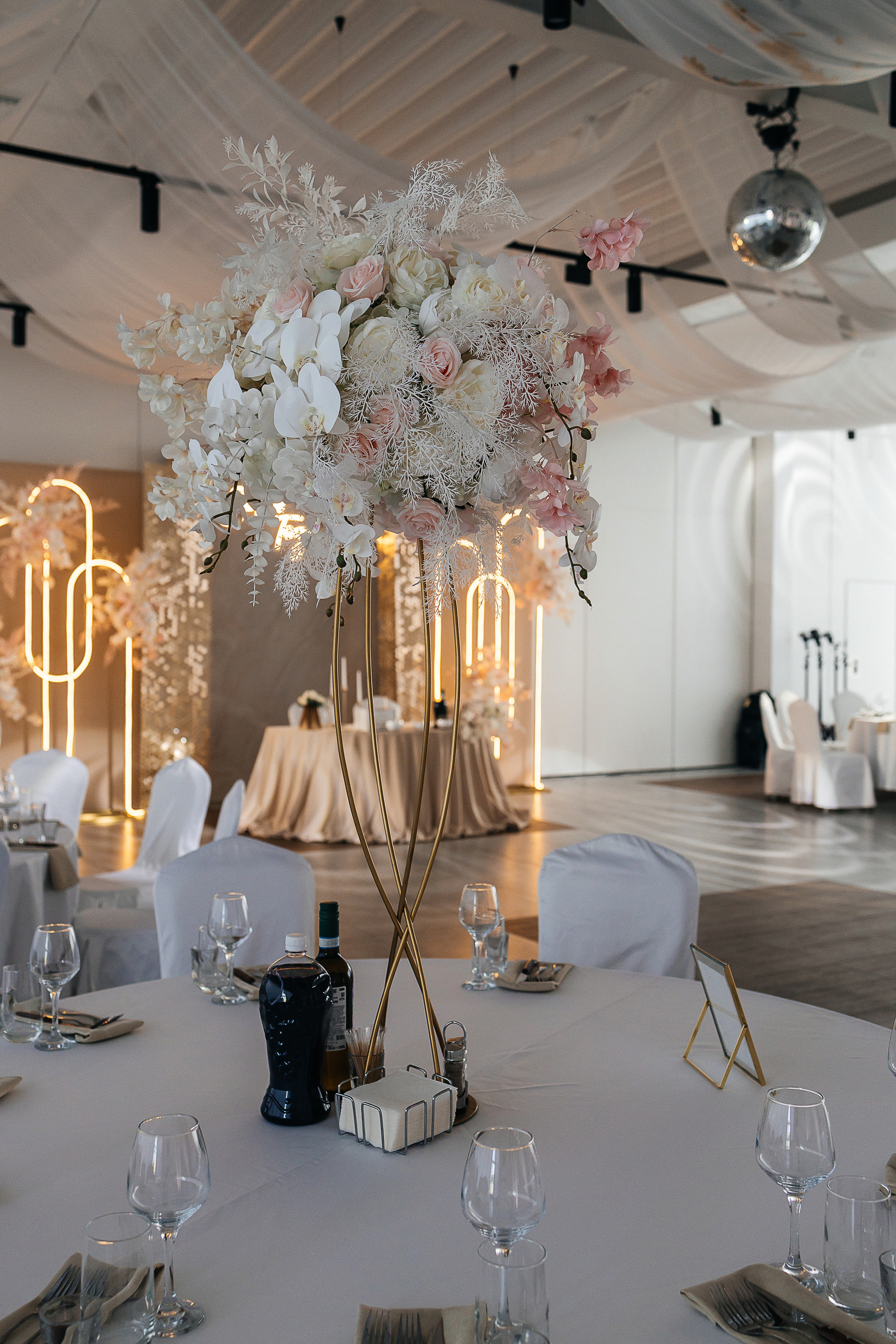 Утро невесты в загородной гостинице. Олег Сверчков | Свадебный фотограф Вологда