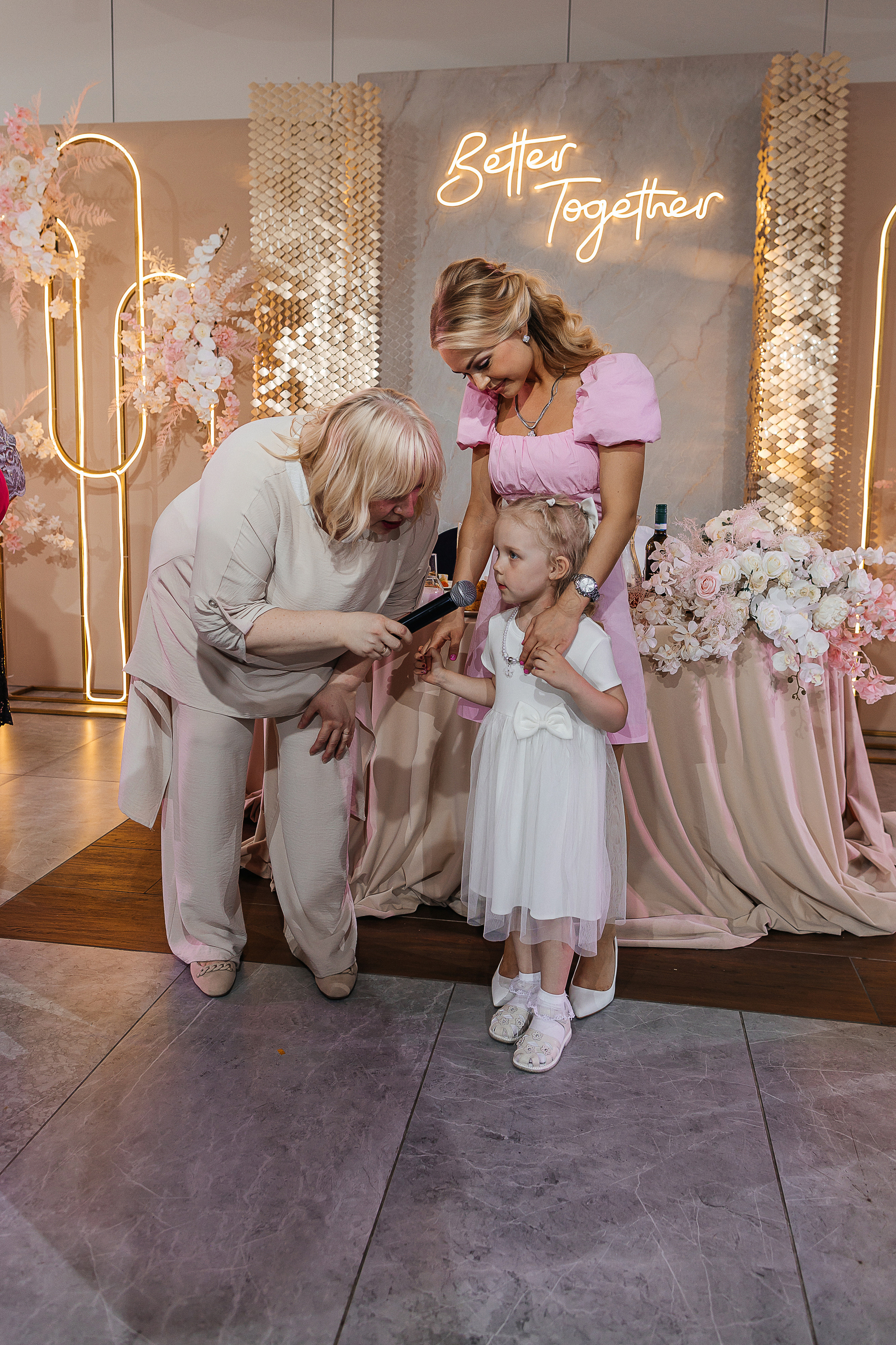 Утро невесты в загородной гостинице. Олег Сверчков | Свадебный фотограф Вологда