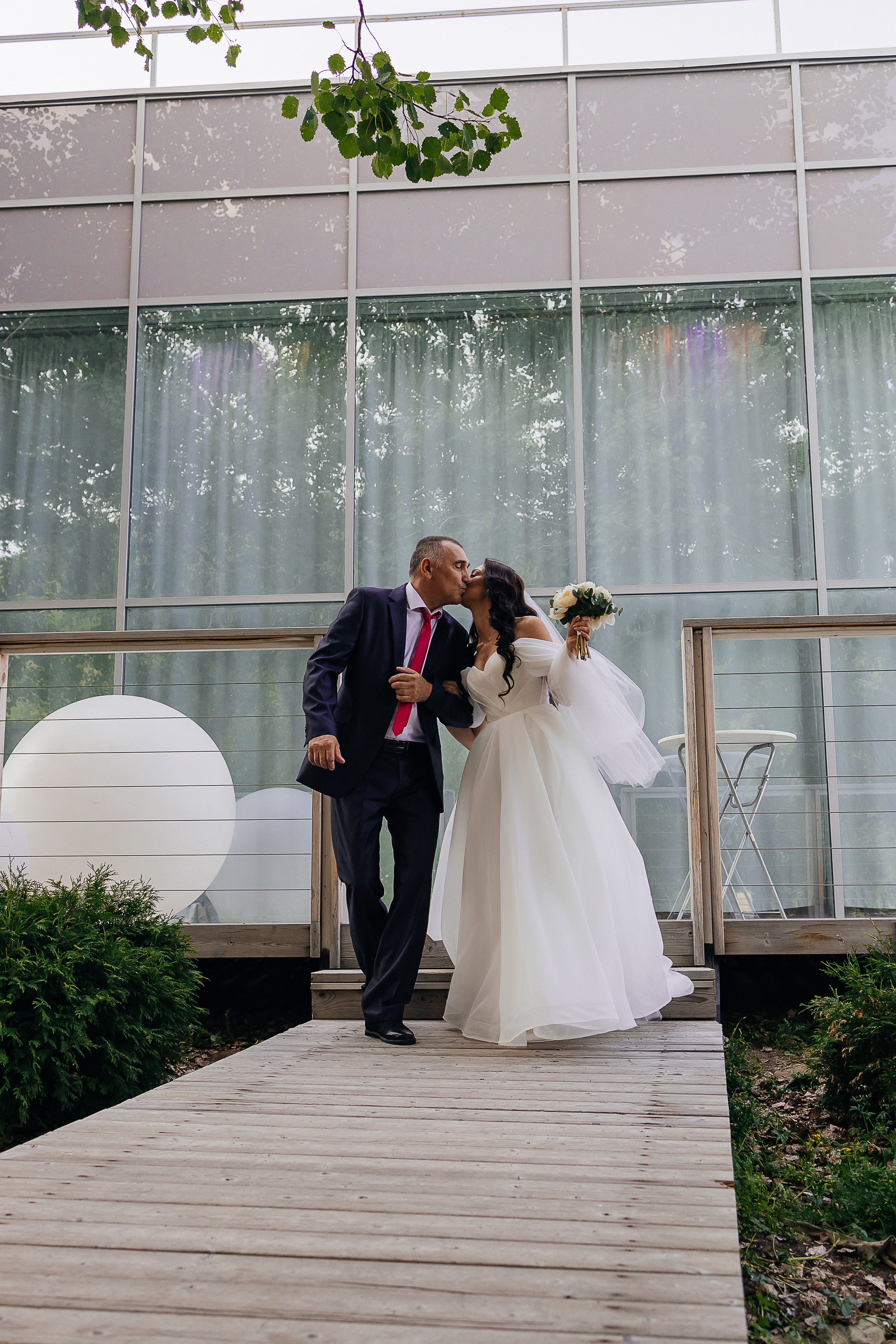 Утро невесты в загородной гостинице. Олег Сверчков | Свадебный фотограф Вологда