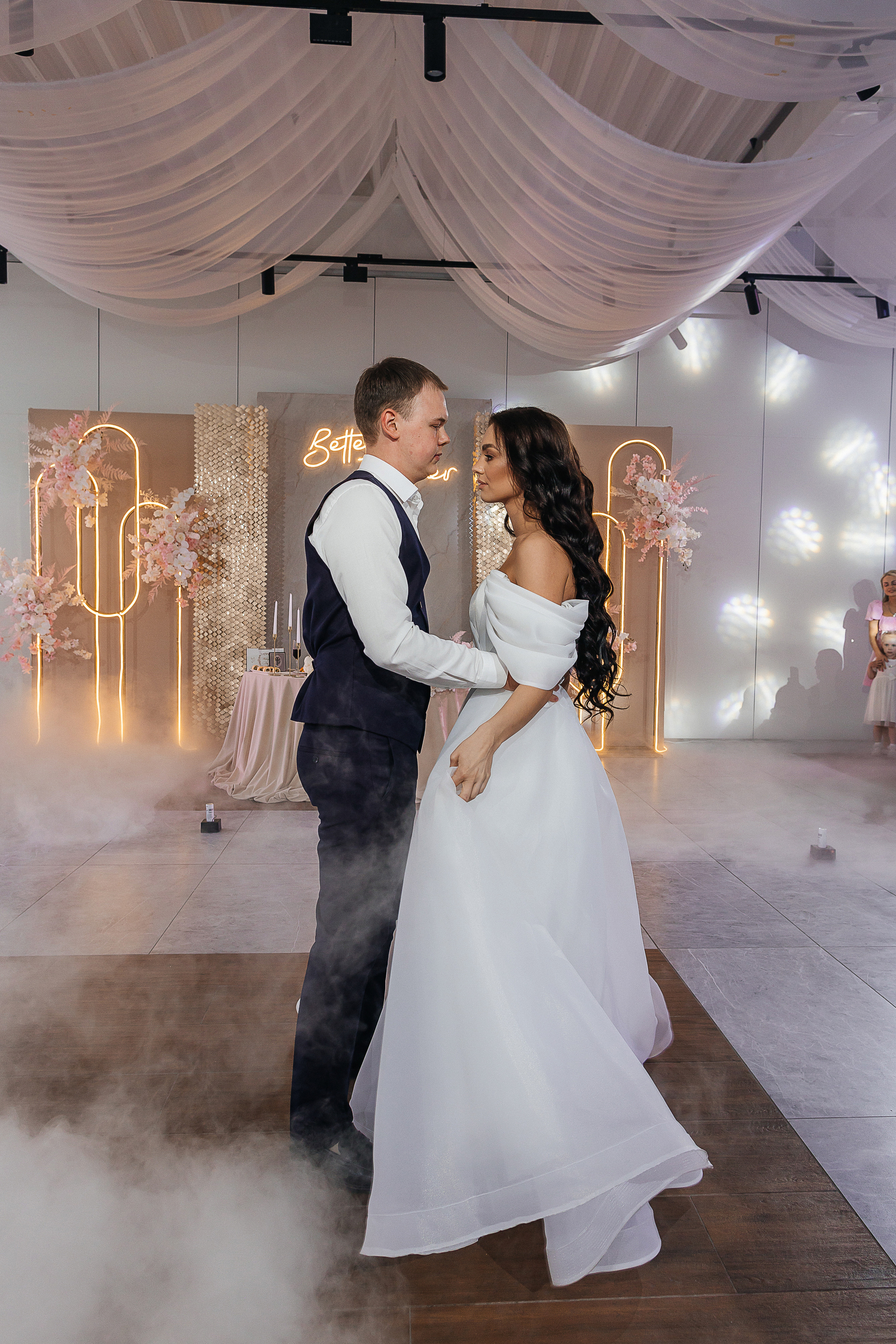 Утро невесты в загородной гостинице. Олег Сверчков | Свадебный фотограф Вологда