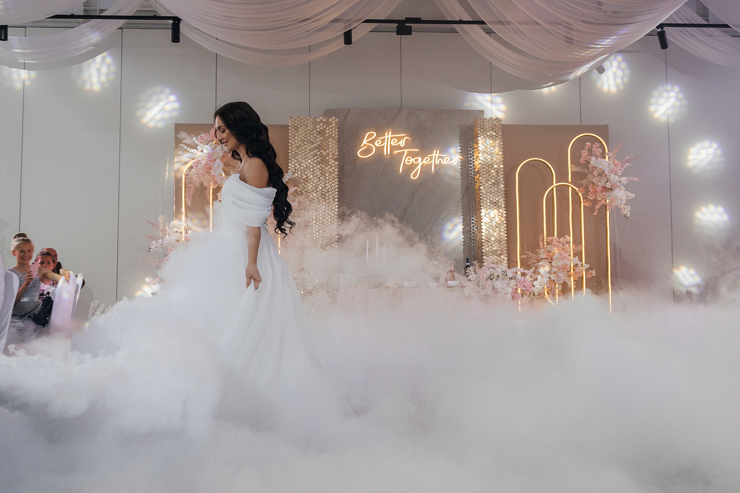 Утро невесты в загородной гостинице. Олег Сверчков | Свадебный фотограф Вологда