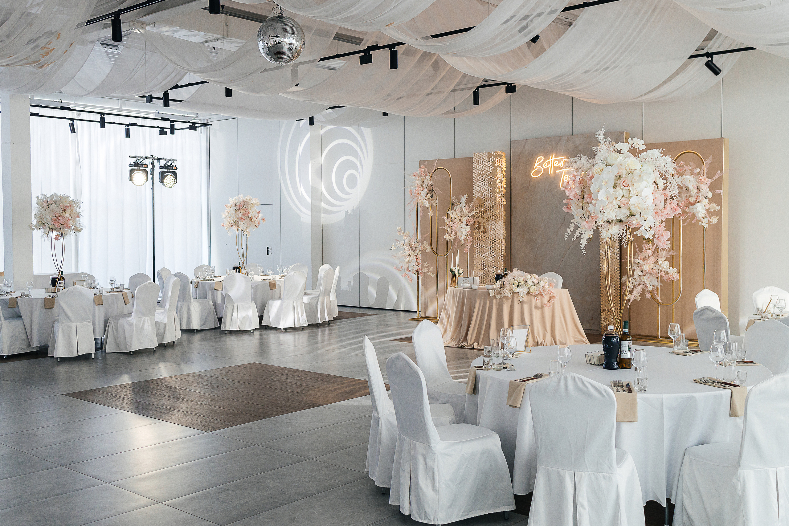 Утро невесты в загородной гостинице. Олег Сверчков | Свадебный фотограф Вологда