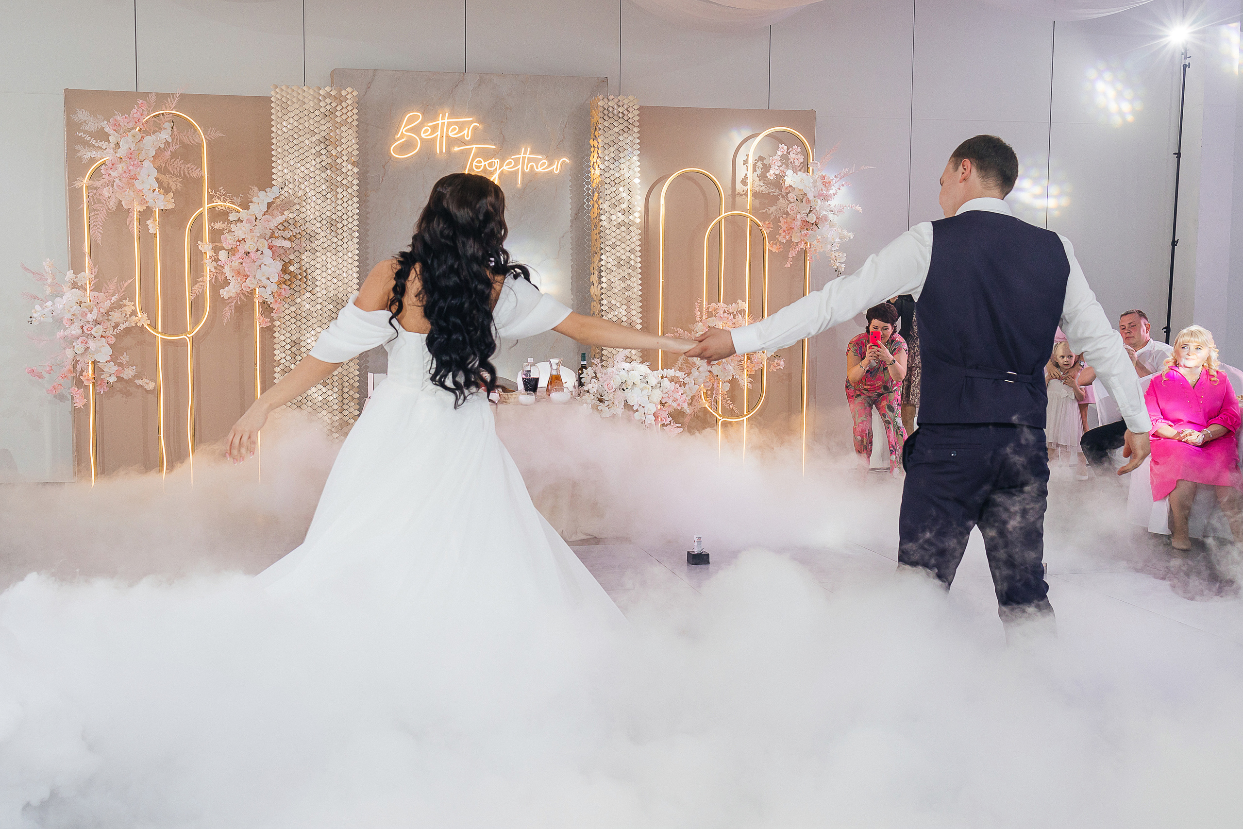 Утро невесты в загородной гостинице. Олег Сверчков | Свадебный фотограф Вологда