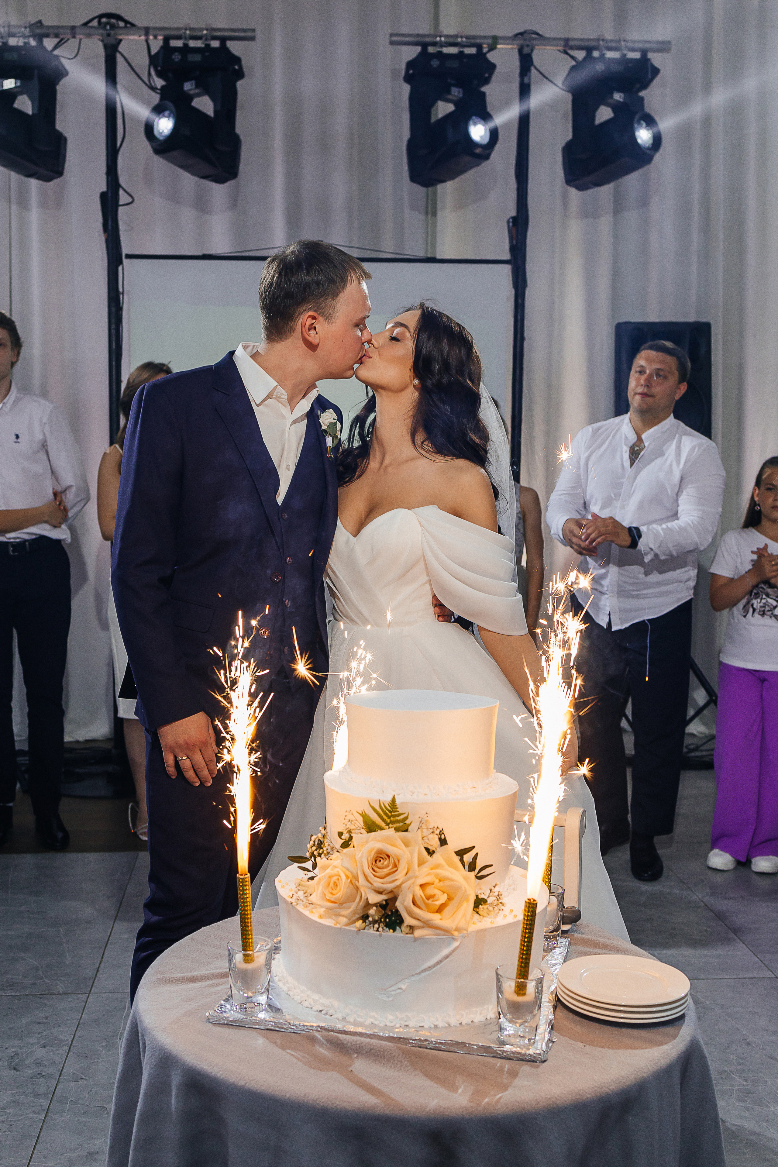 Утро невесты в загородной гостинице. Олег Сверчков | Свадебный фотограф Вологда