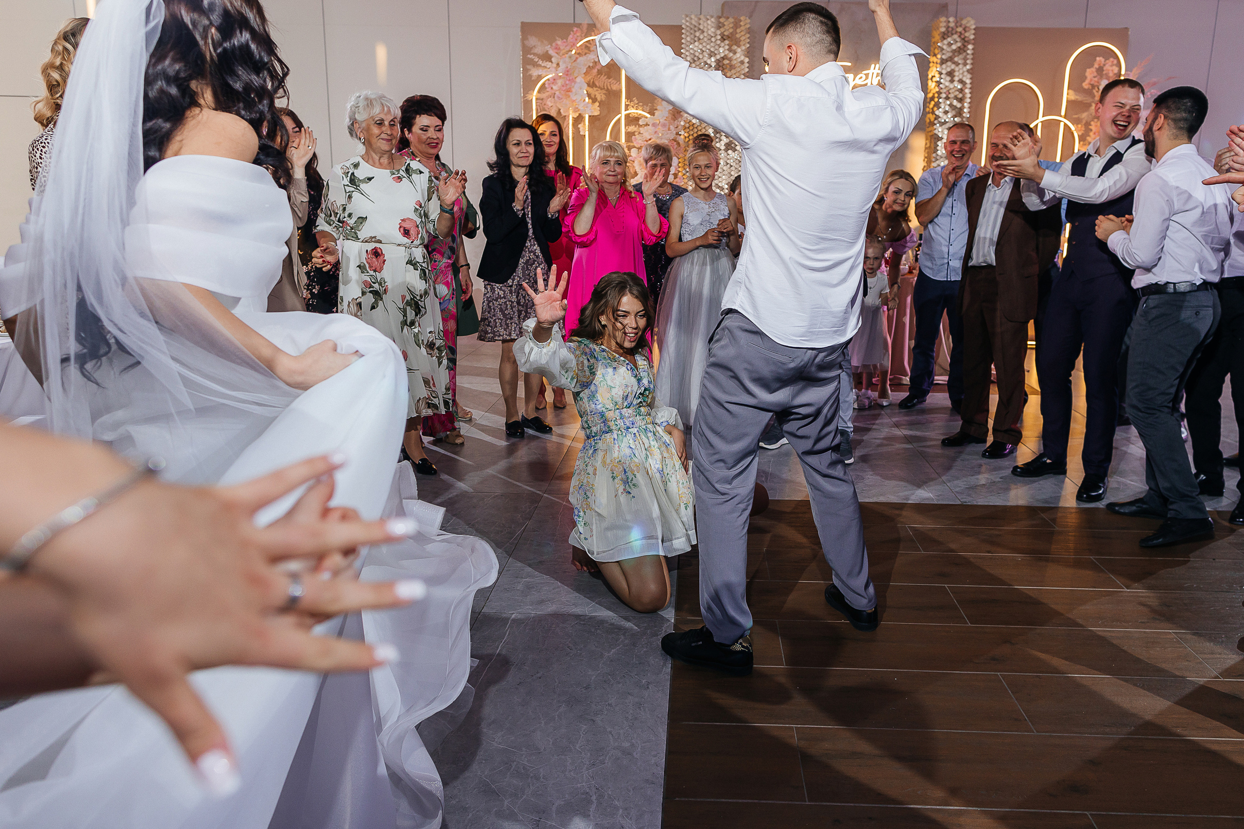 Утро невесты в загородной гостинице. Олег Сверчков | Свадебный фотограф Вологда