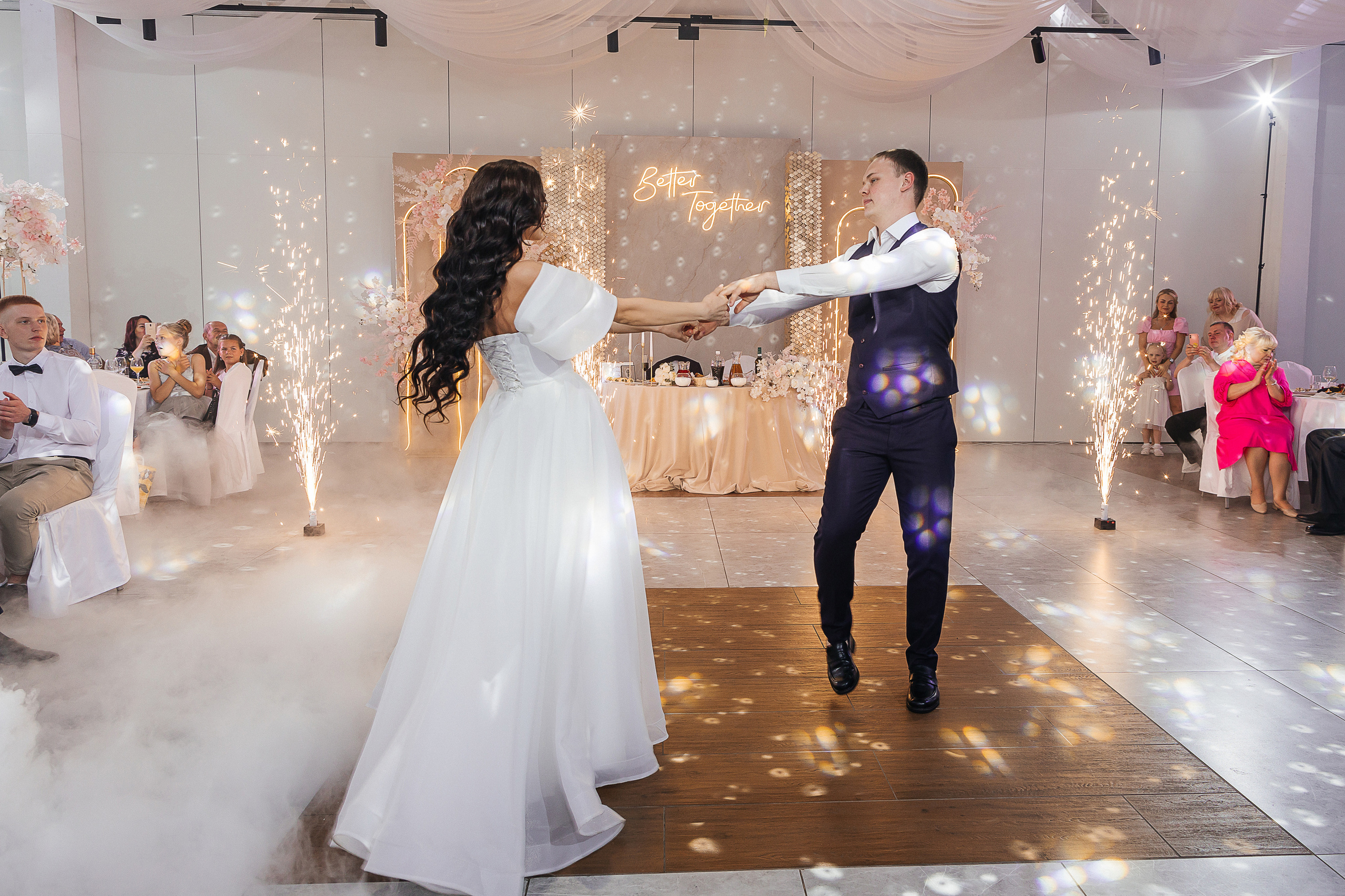 Утро невесты в загородной гостинице. Олег Сверчков | Свадебный фотограф Вологда