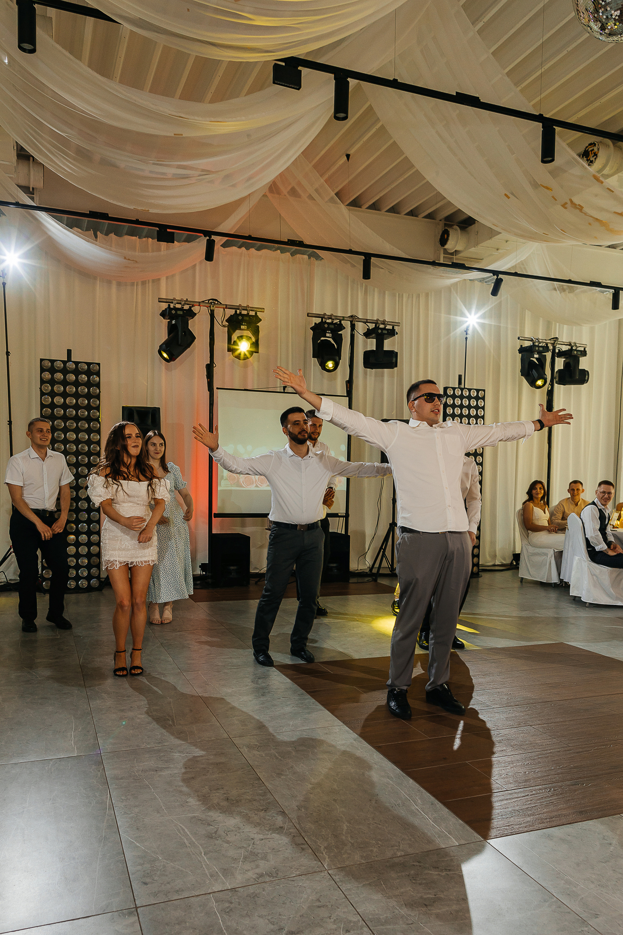 Утро невесты в загородной гостинице. Олег Сверчков | Свадебный фотограф Вологда